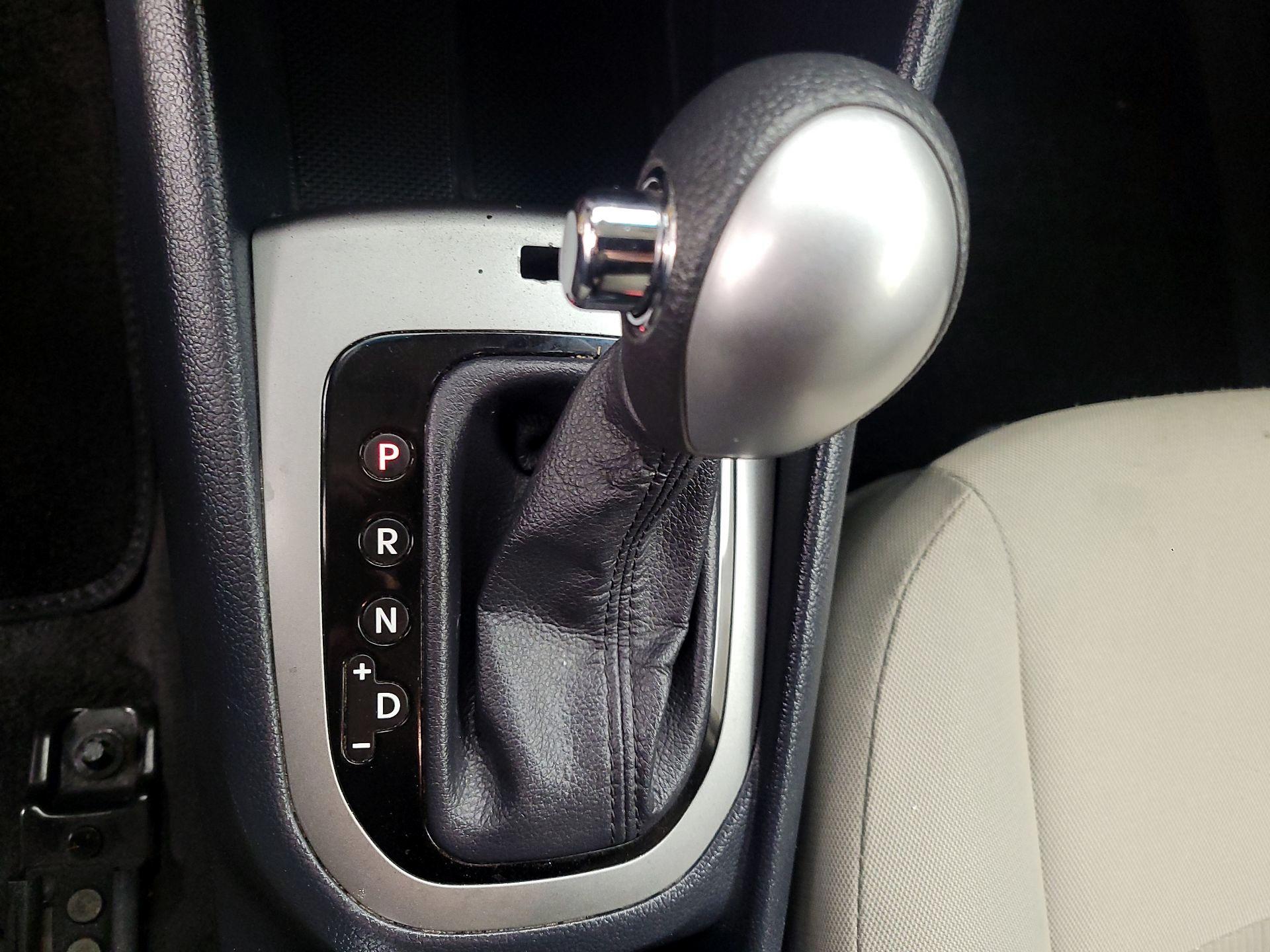 Thumbnail: 2016 Kia Rio - 16