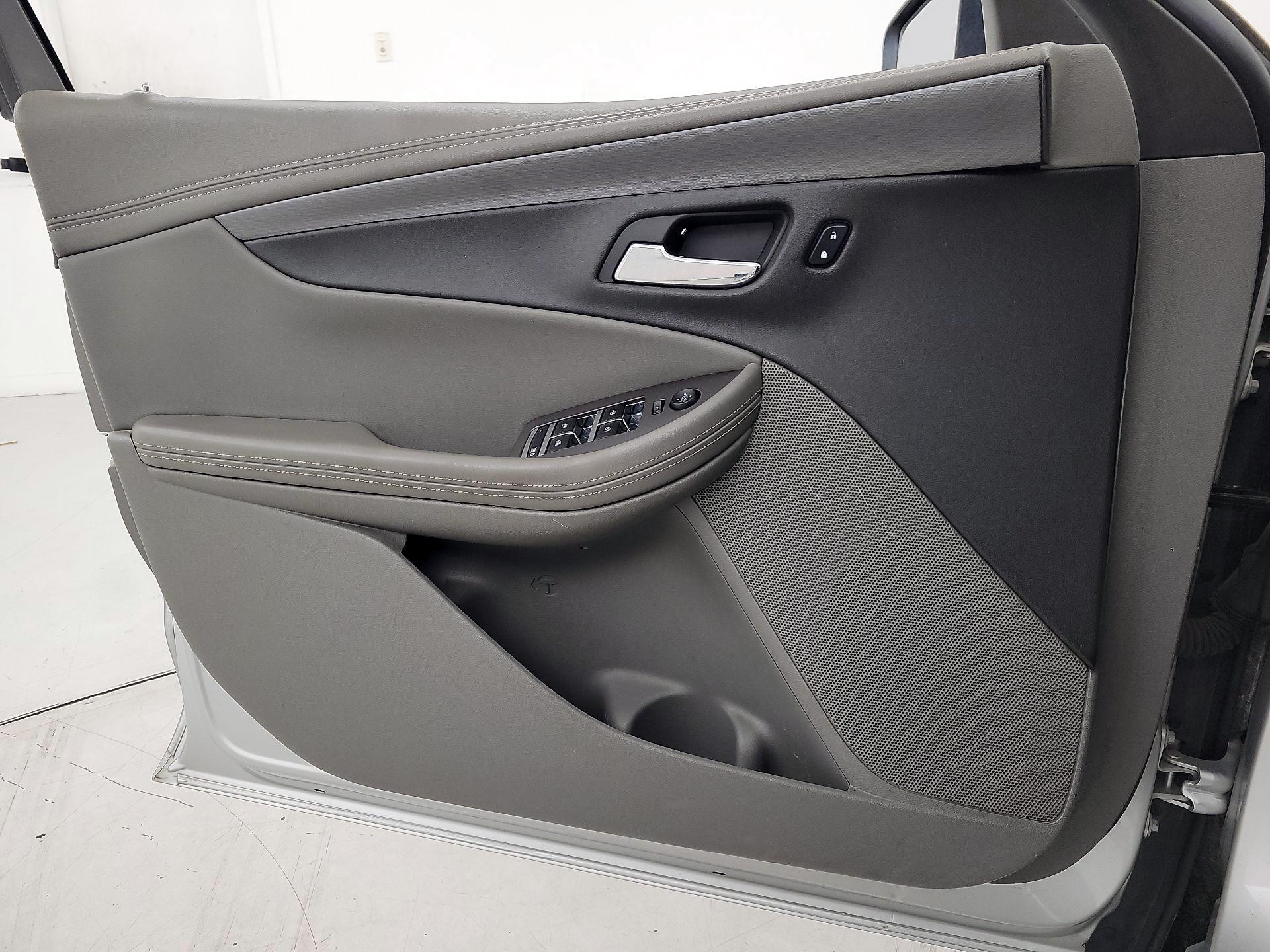 Thumbnail: 2014 Chevrolet Impala - 12