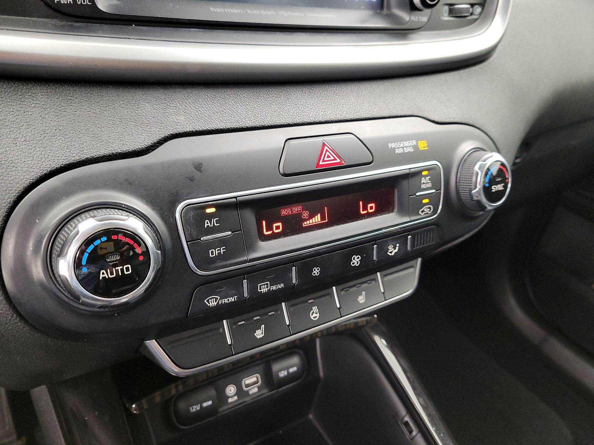 Thumbnail: 2019 Kia Sorento - 16