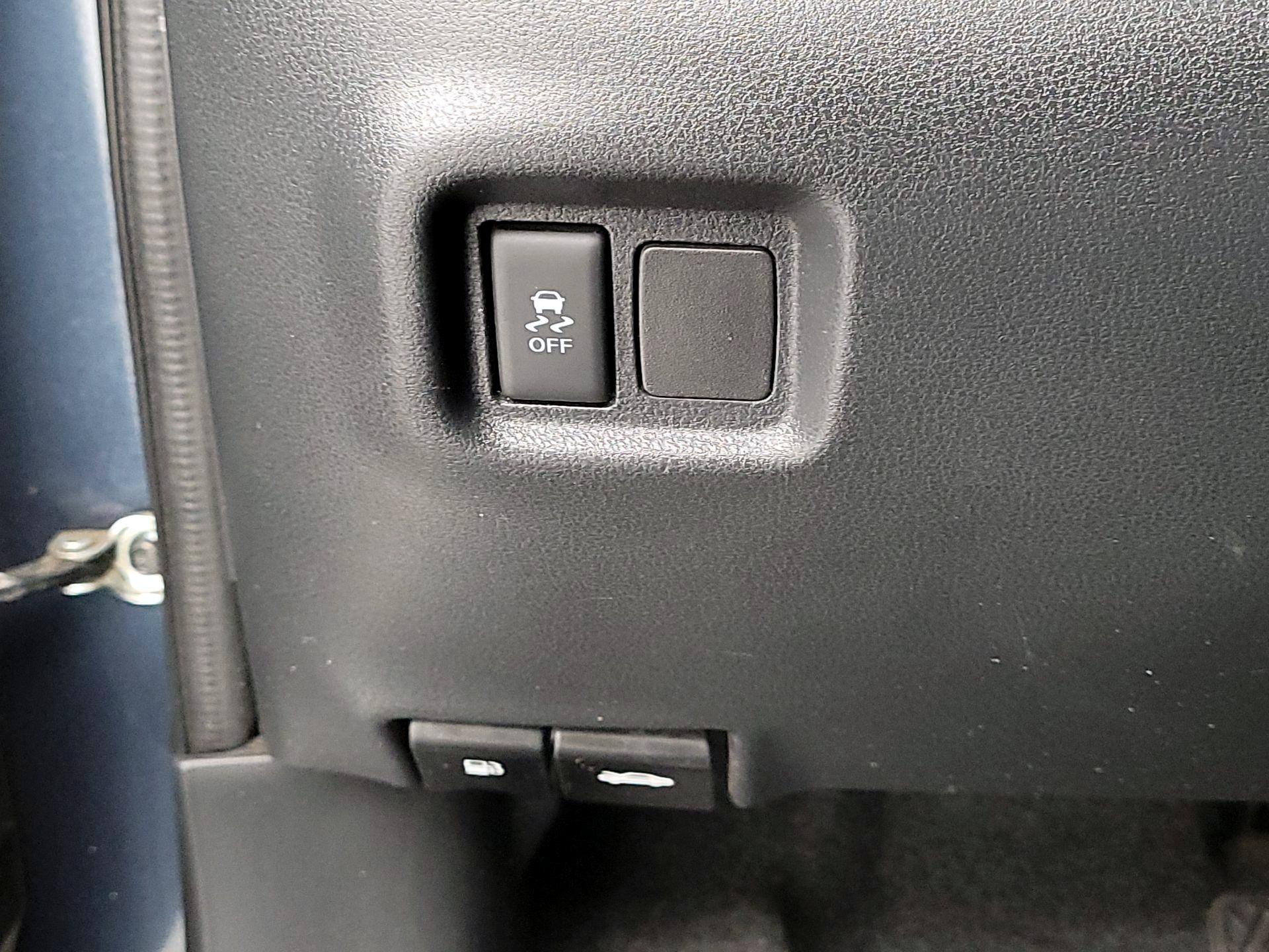 Thumbnail: 2015 Nissan Versa - 13
