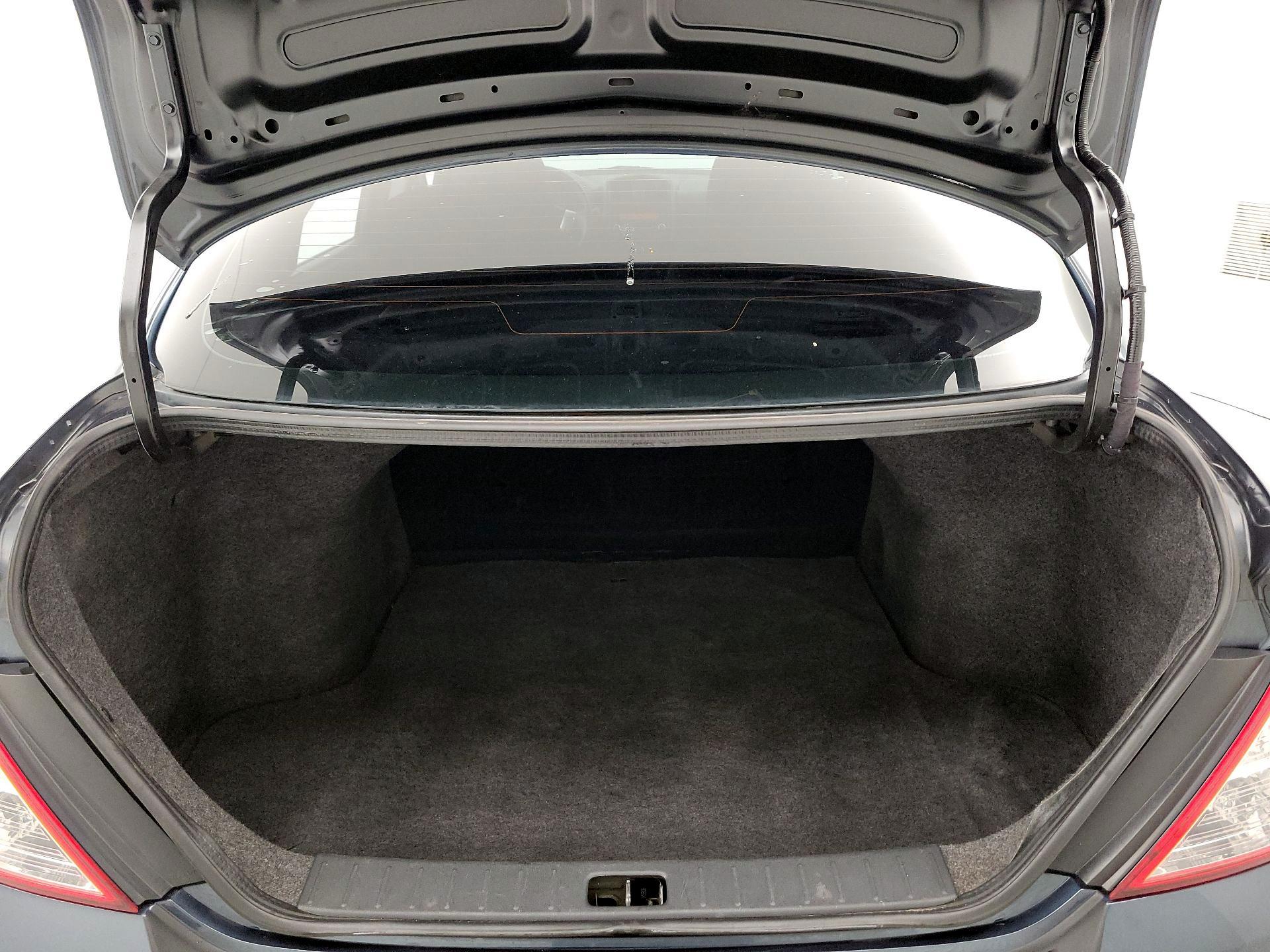 Thumbnail: 2015 Nissan Versa - 18