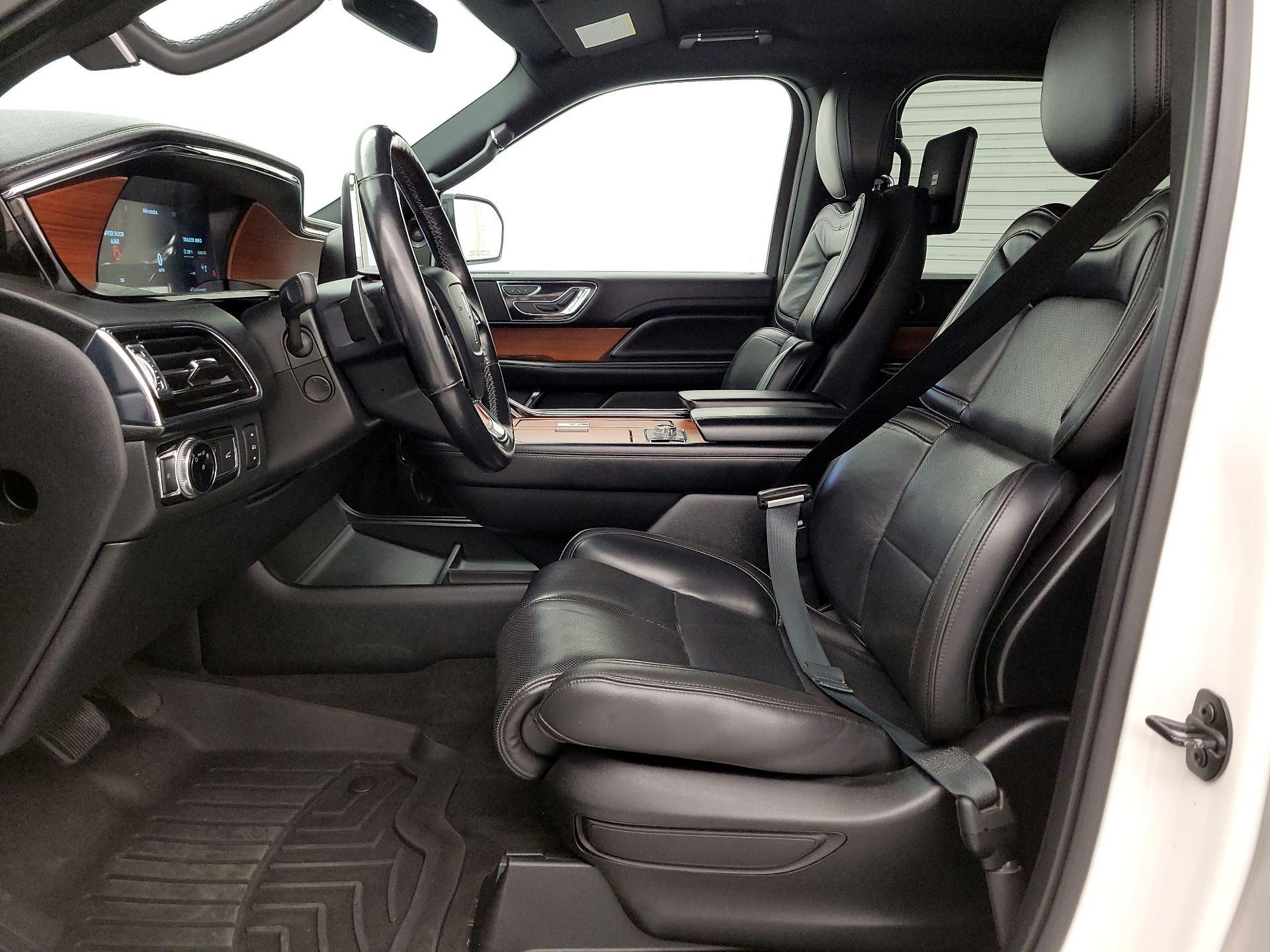 Thumbnail: 2018 Lincoln Navigator L - 11