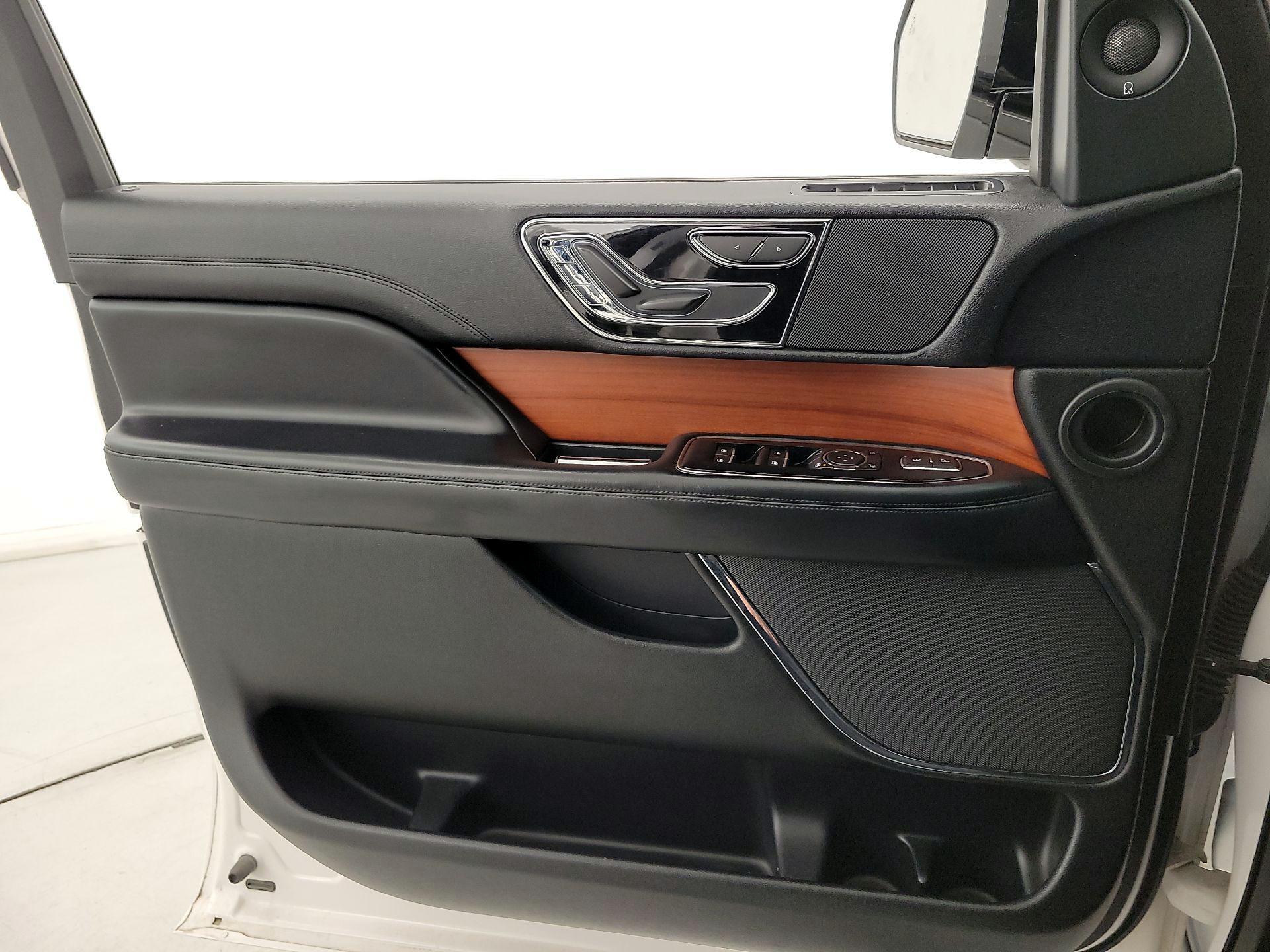 Thumbnail: 2018 Lincoln Navigator L - 12