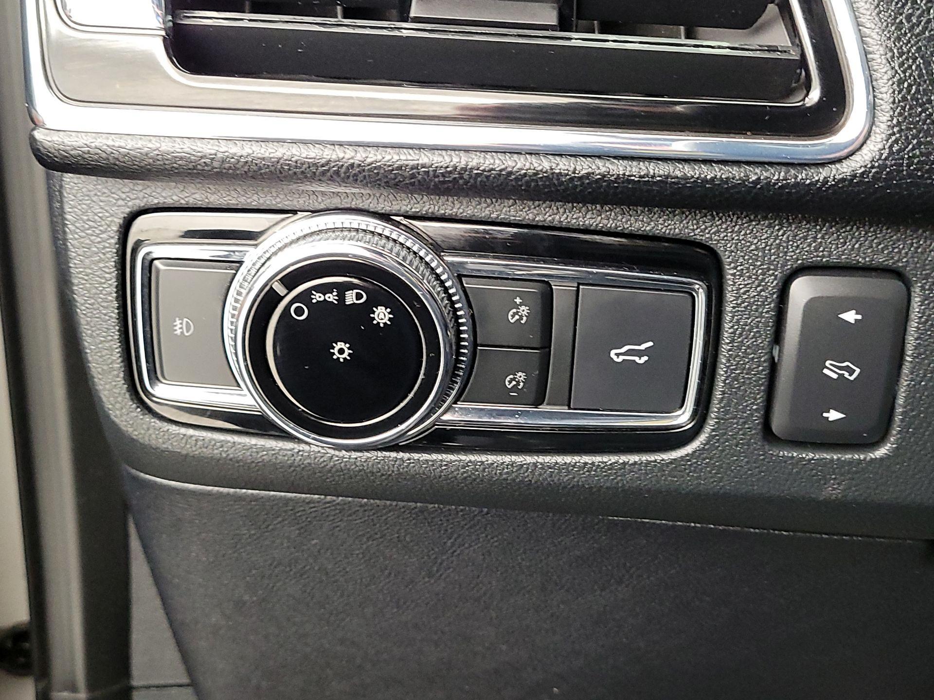 Thumbnail: 2018 Lincoln Navigator L - 13