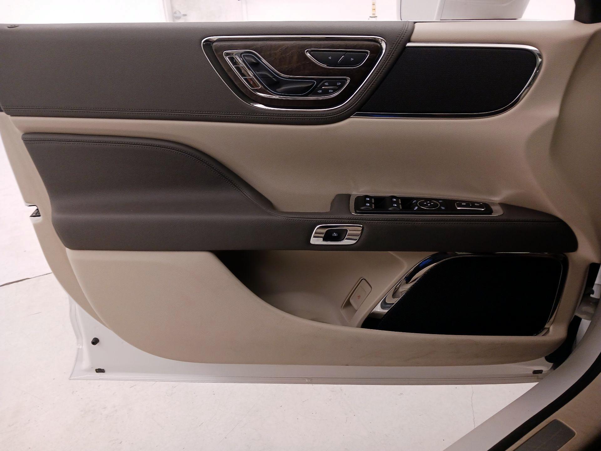 Thumbnail: 2017 Lincoln Continental - 12