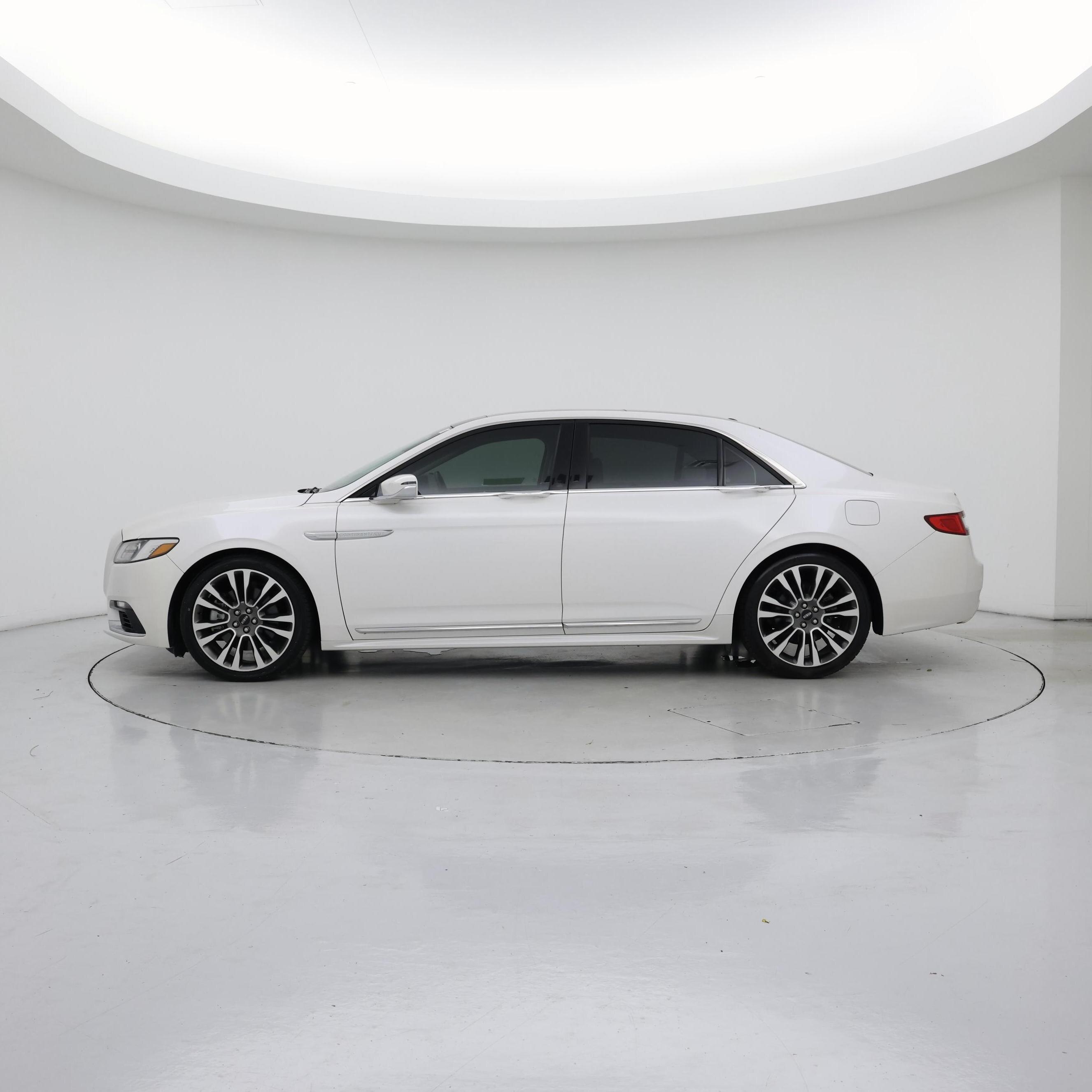 Thumbnail: 2017 Lincoln Continental - 3