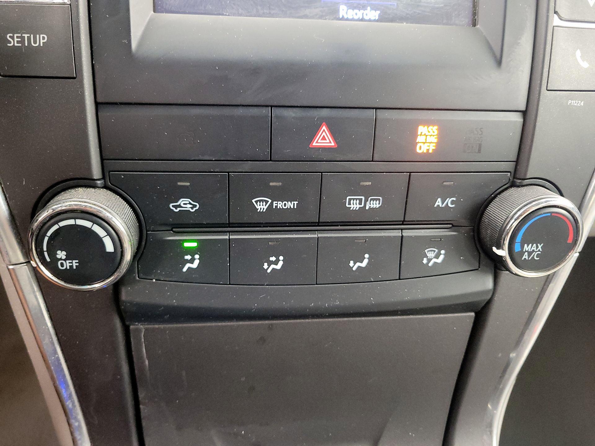 Thumbnail: 2016 Toyota Camry - 16