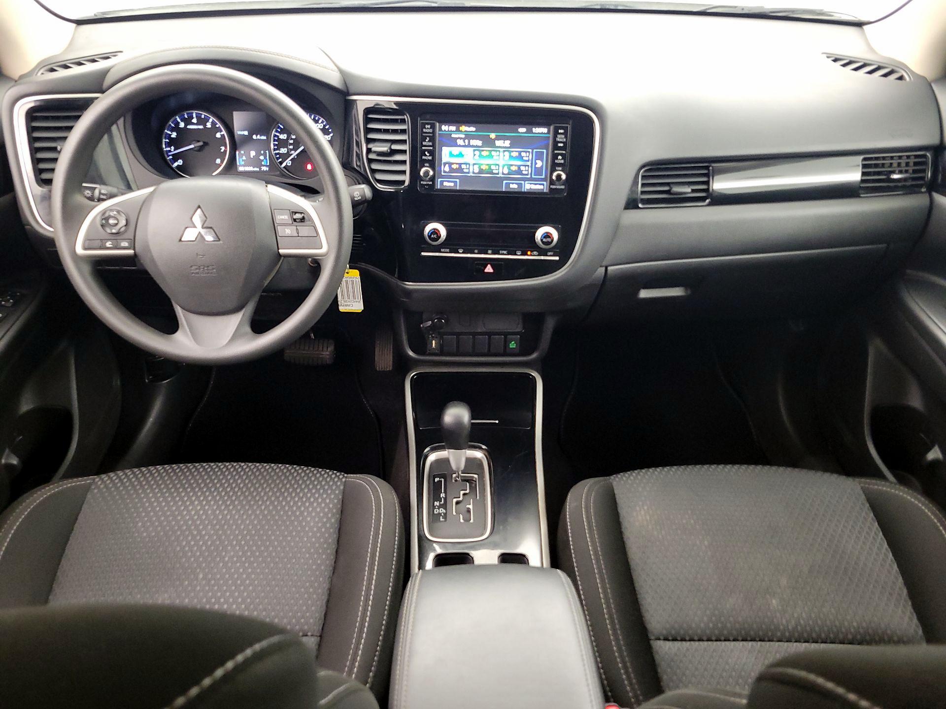 Thumbnail: 2020 Mitsubishi Outlander - 9