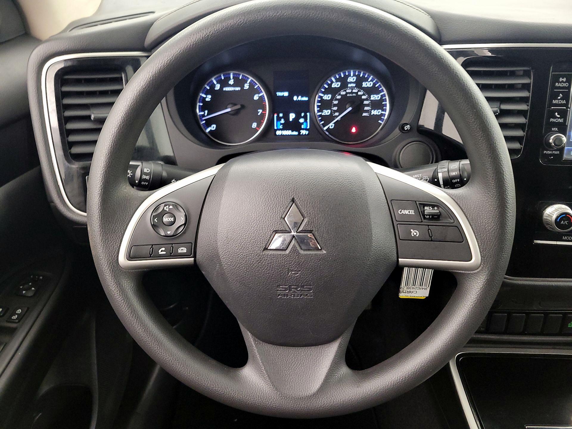 Thumbnail: 2020 Mitsubishi Outlander - 10