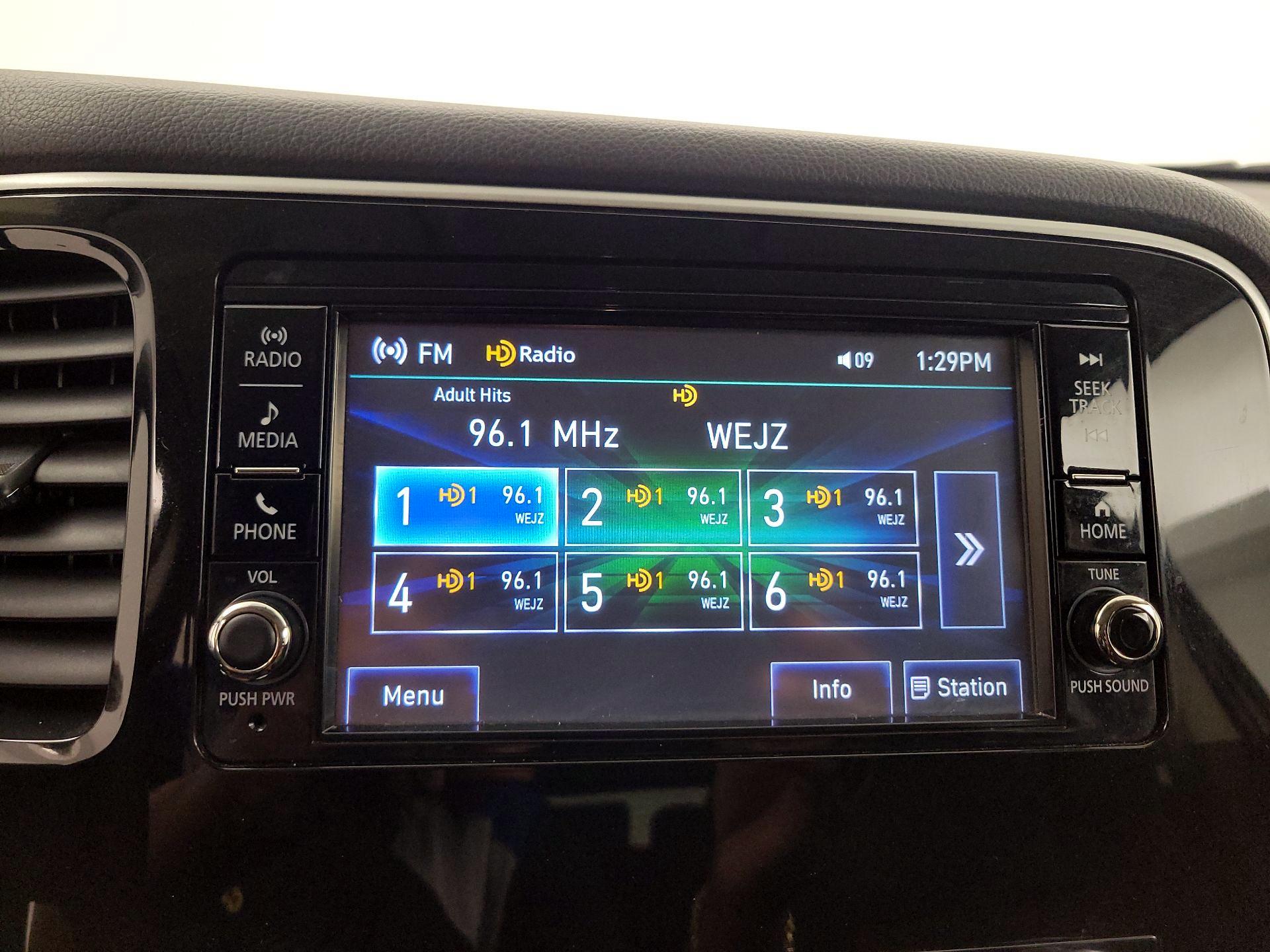 Thumbnail: 2020 Mitsubishi Outlander - 15