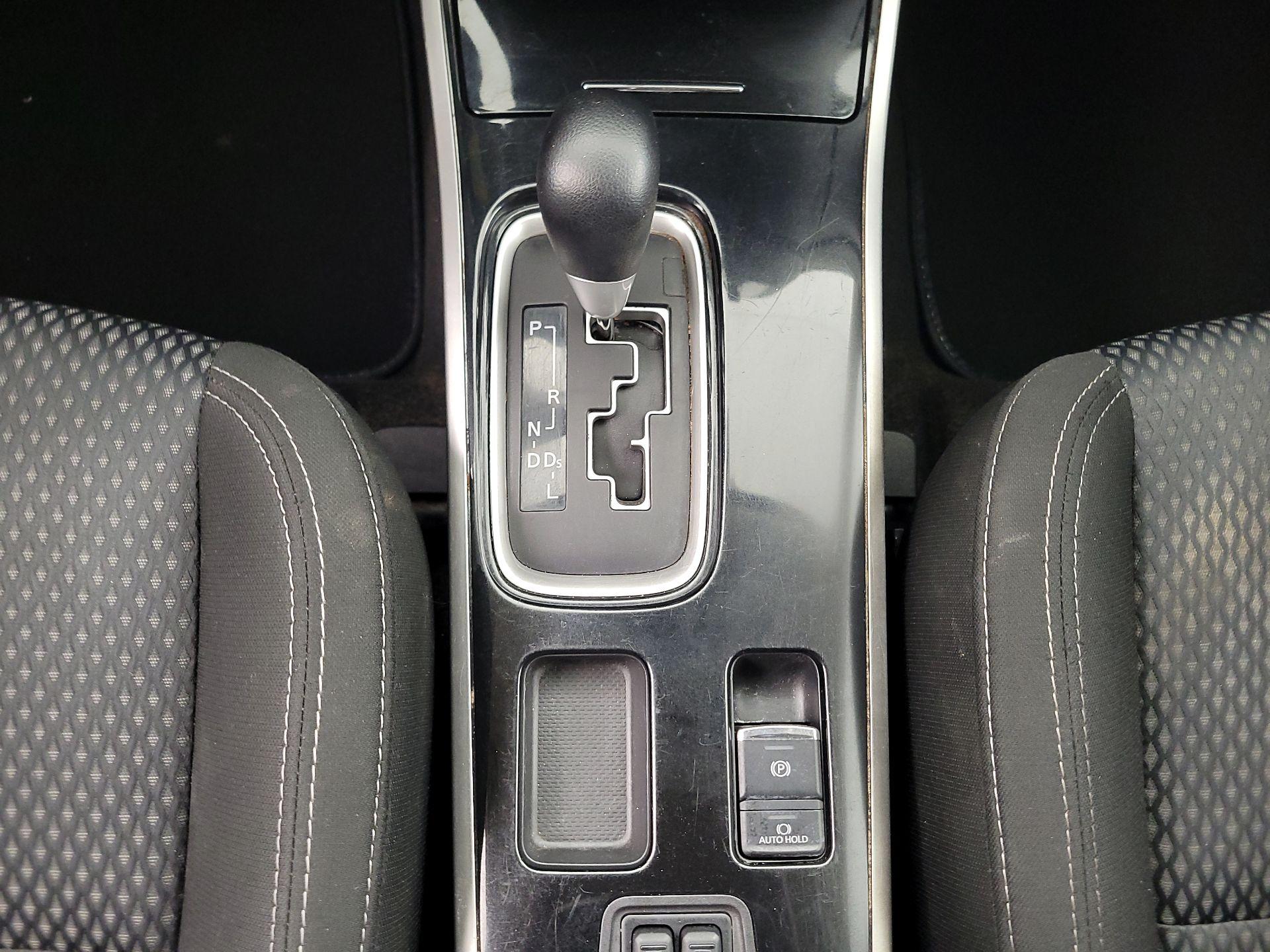 Thumbnail: 2020 Mitsubishi Outlander - 17