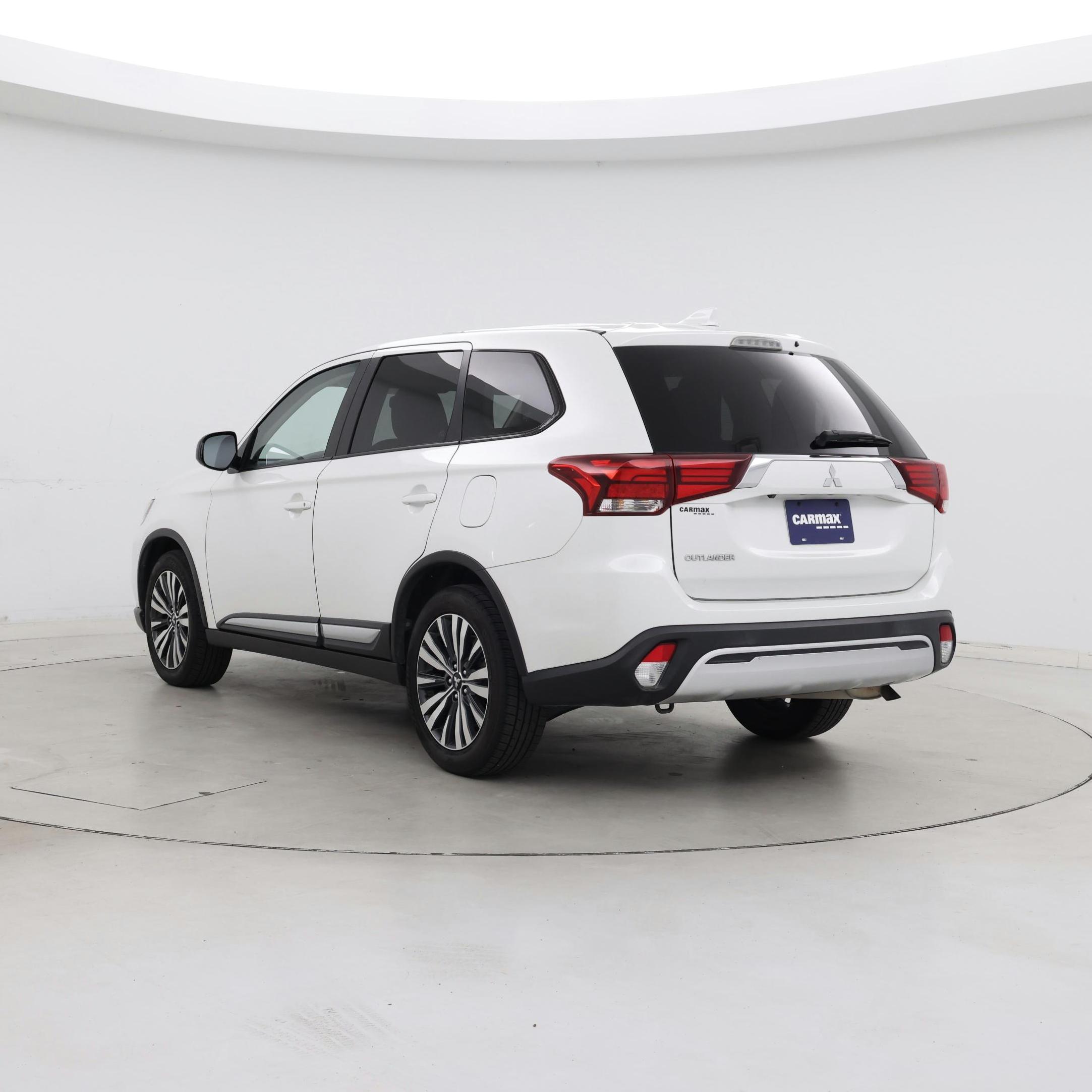 Thumbnail: 2020 Mitsubishi Outlander - 2