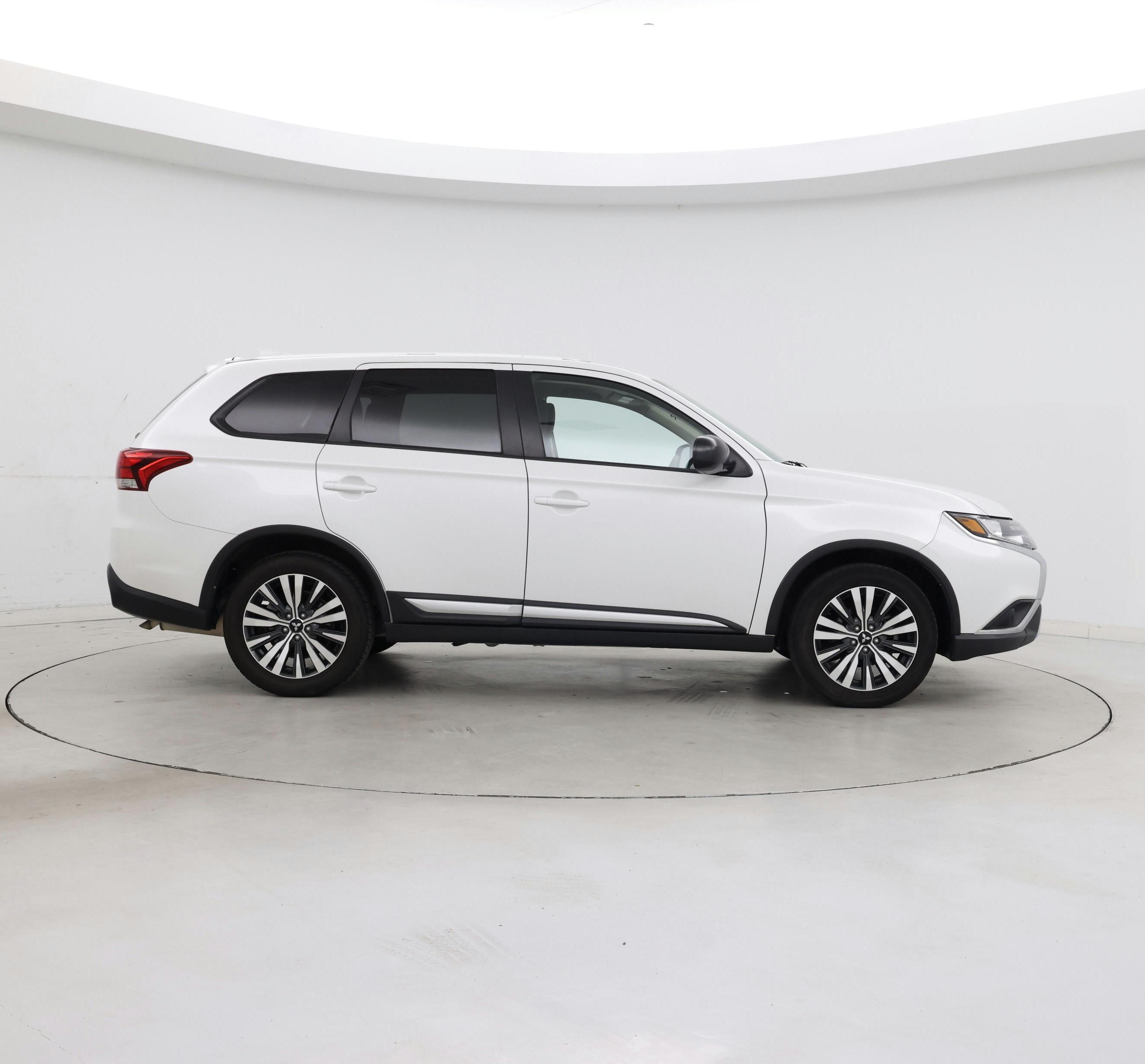 Thumbnail: 2020 Mitsubishi Outlander - 7