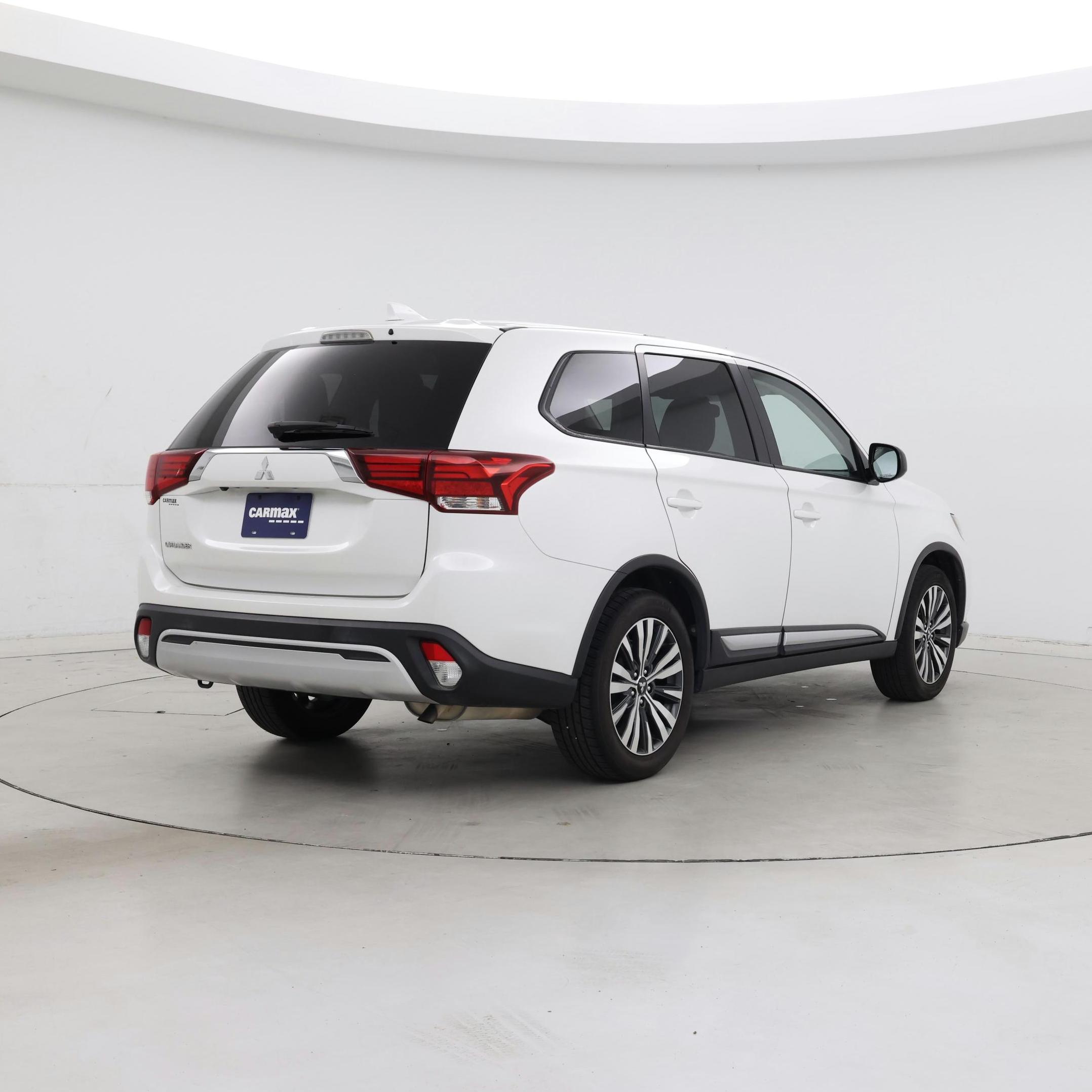 Thumbnail: 2020 Mitsubishi Outlander - 8