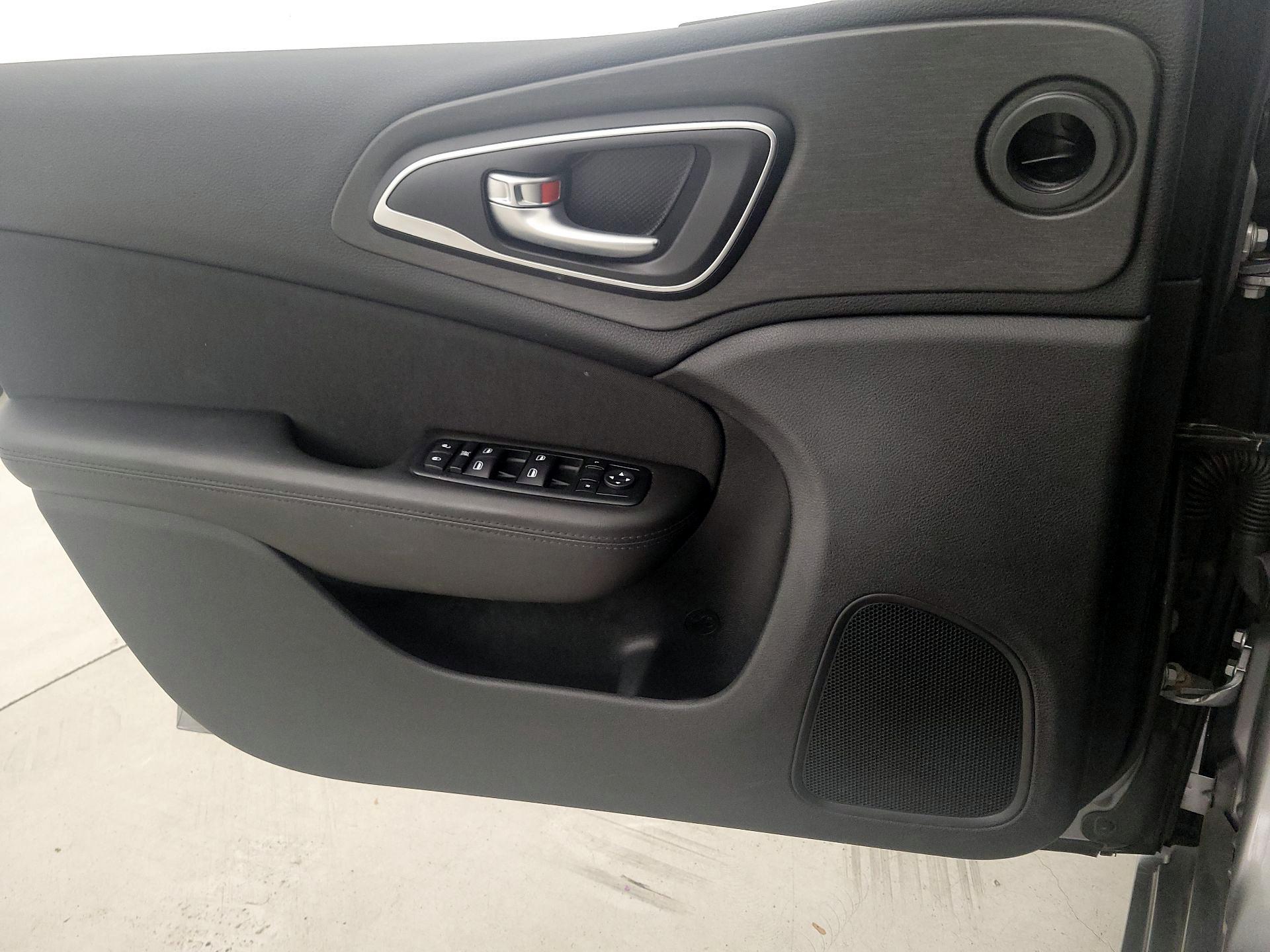 Thumbnail: 2015 Chrysler 200 - 12