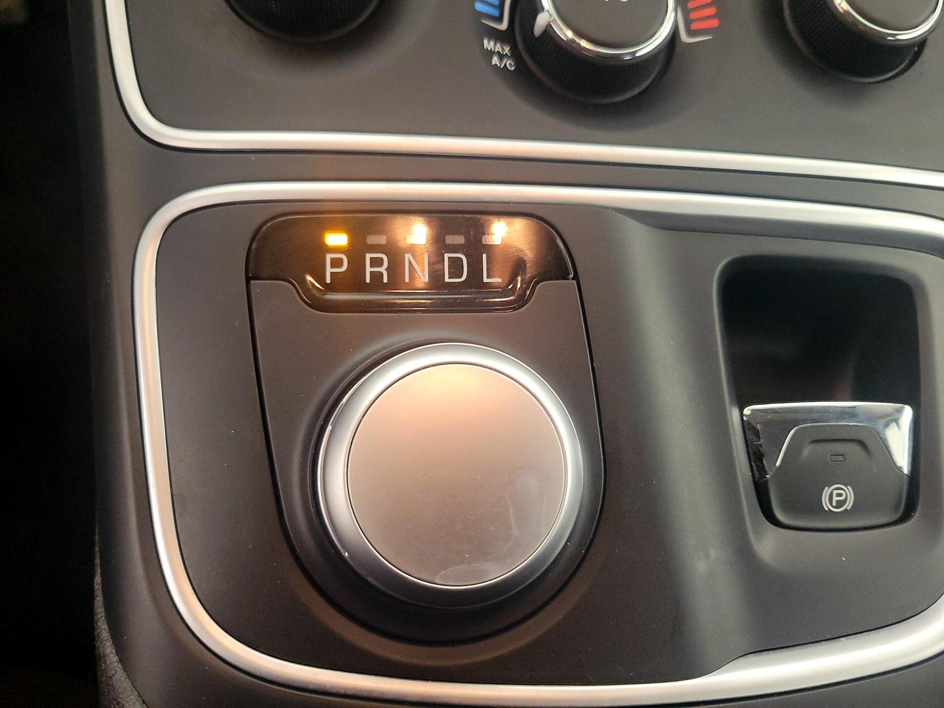 Thumbnail: 2015 Chrysler 200 - 17