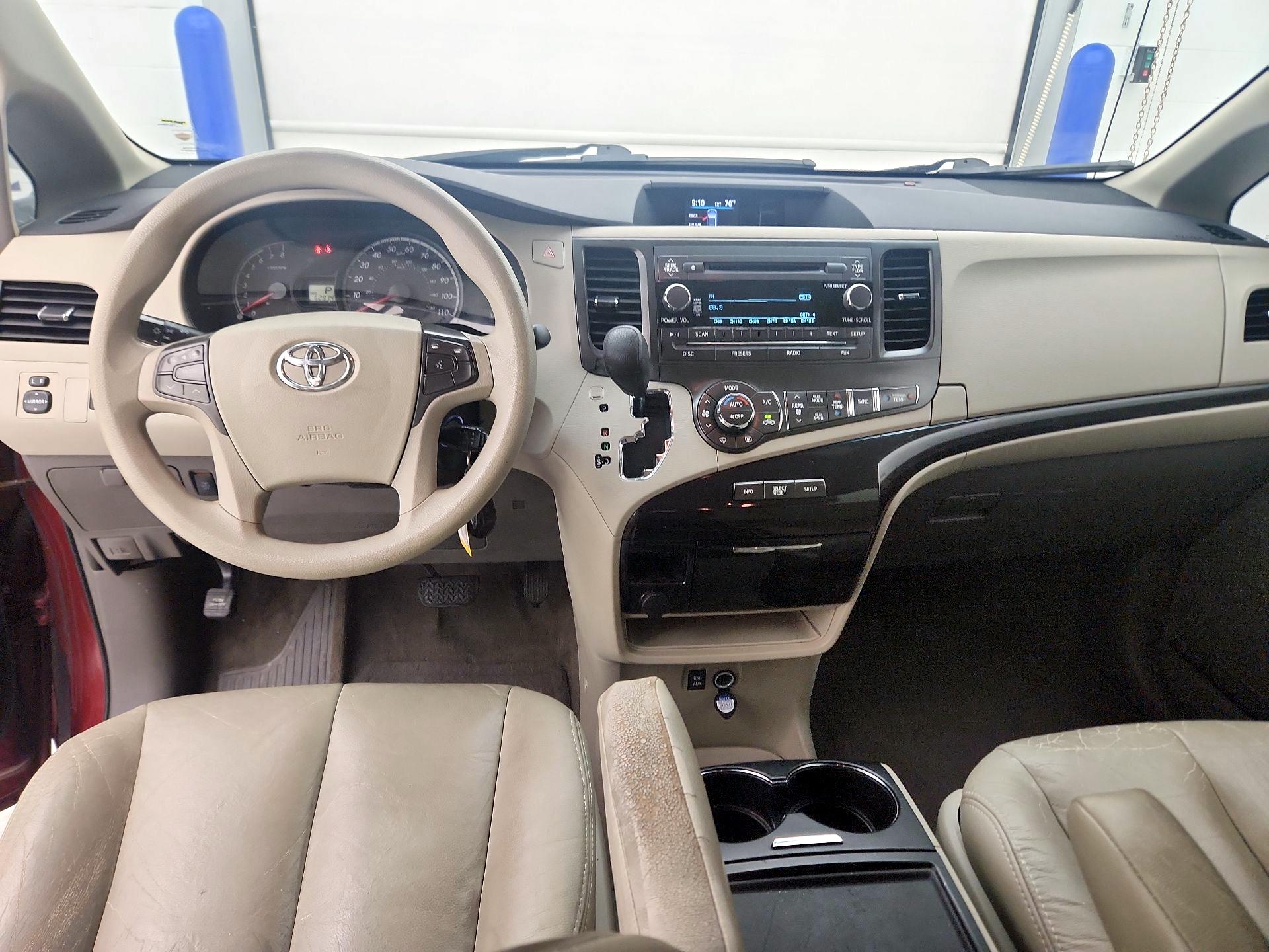 Thumbnail: 2014 Toyota Sienna - 9