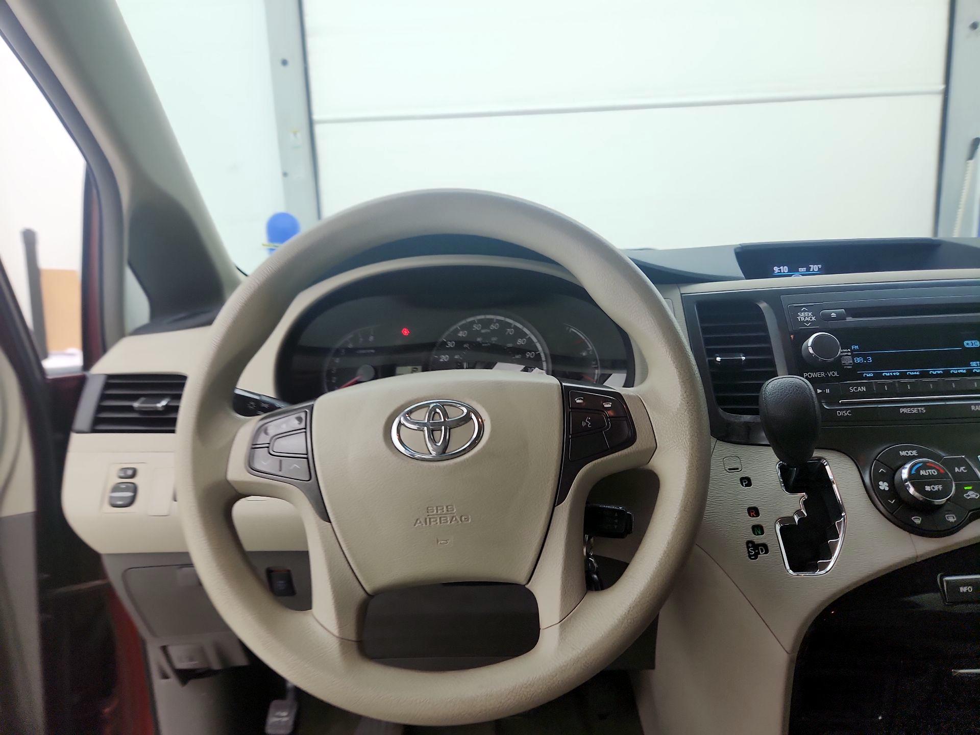 Thumbnail: 2014 Toyota Sienna - 10