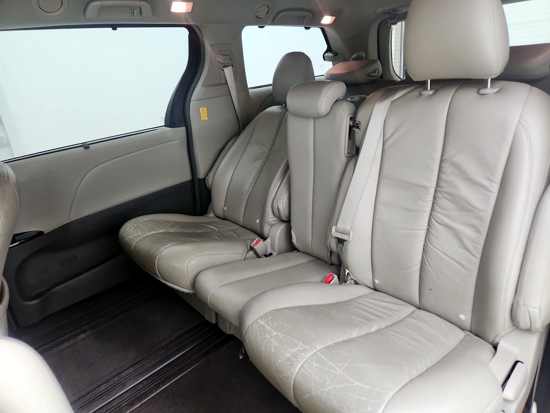 Thumbnail: 2014 Toyota Sienna - 18