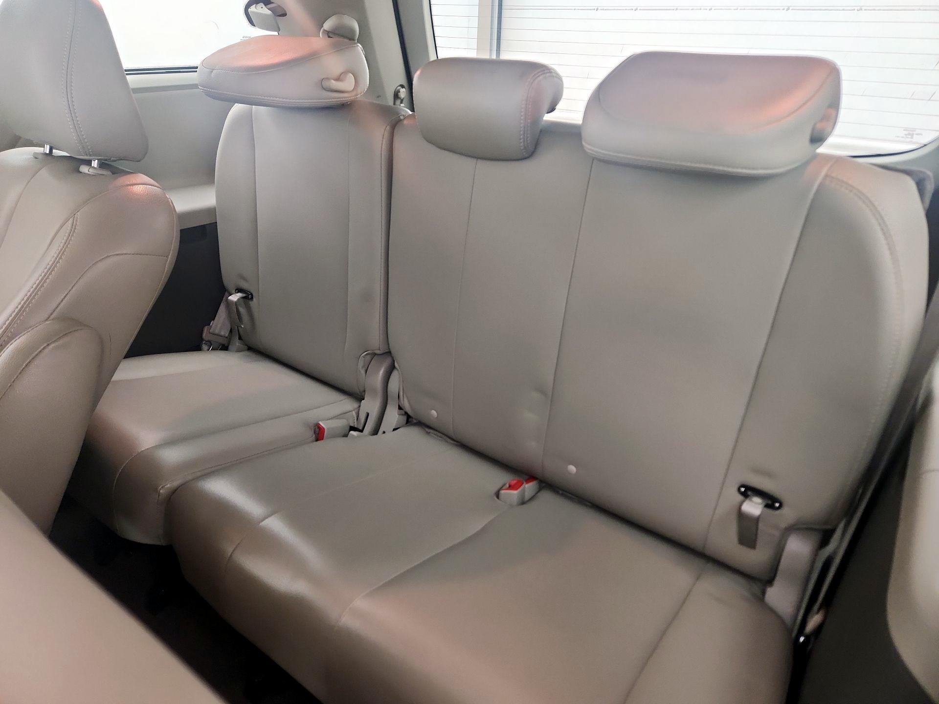 Thumbnail: 2014 Toyota Sienna - 19