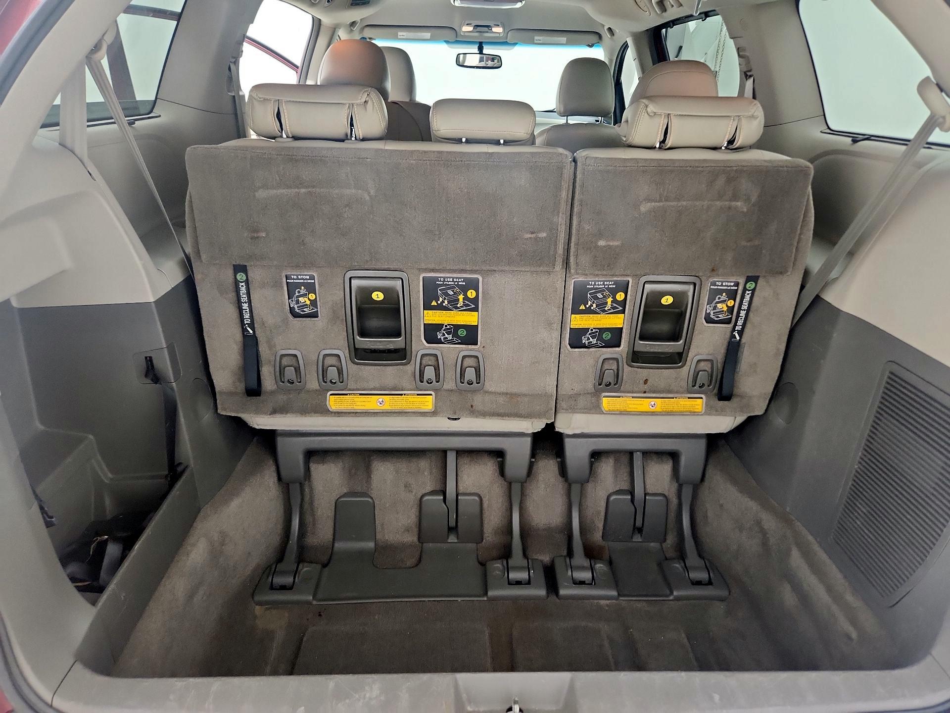 Thumbnail: 2014 Toyota Sienna - 20