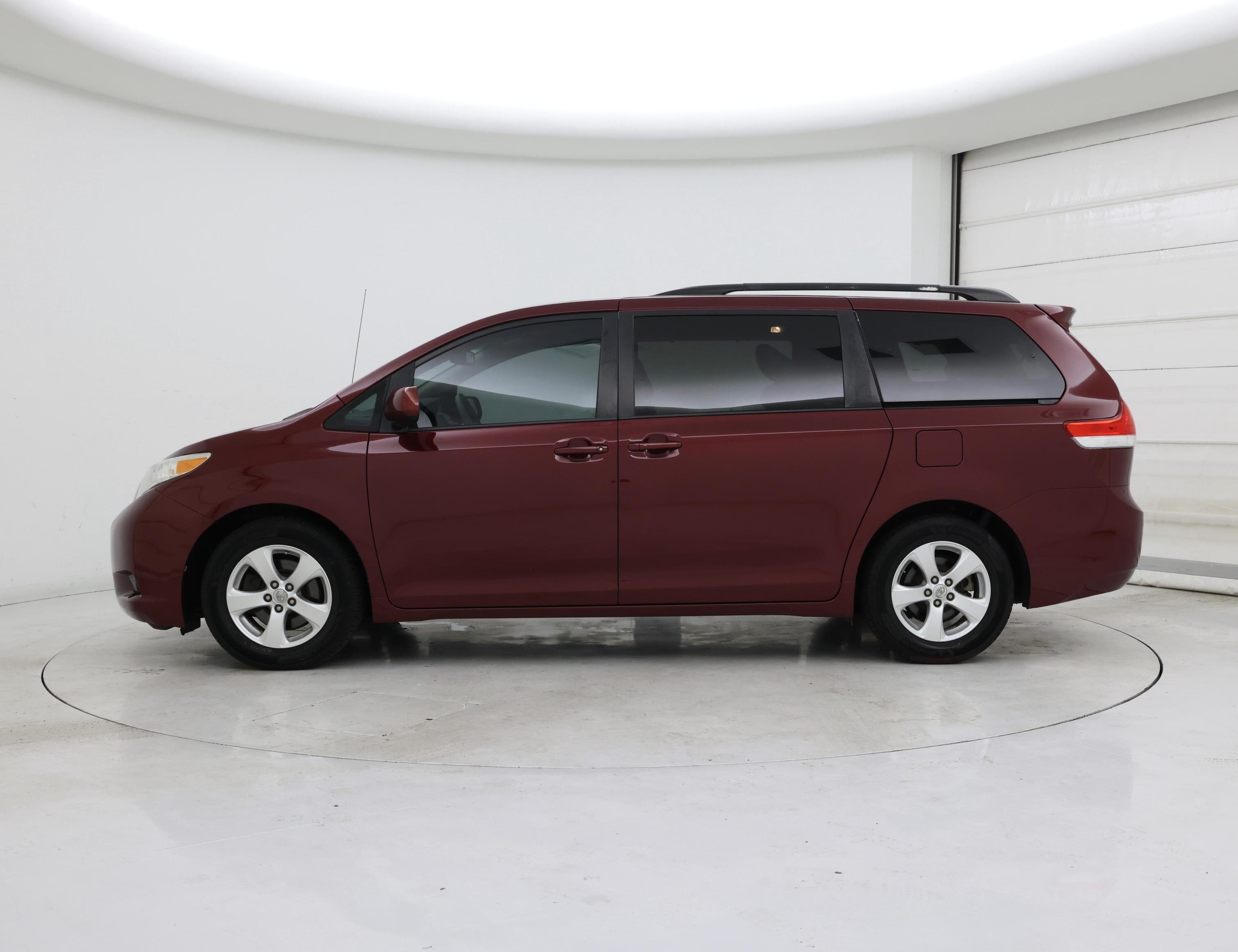 Thumbnail: 2014 Toyota Sienna - 3