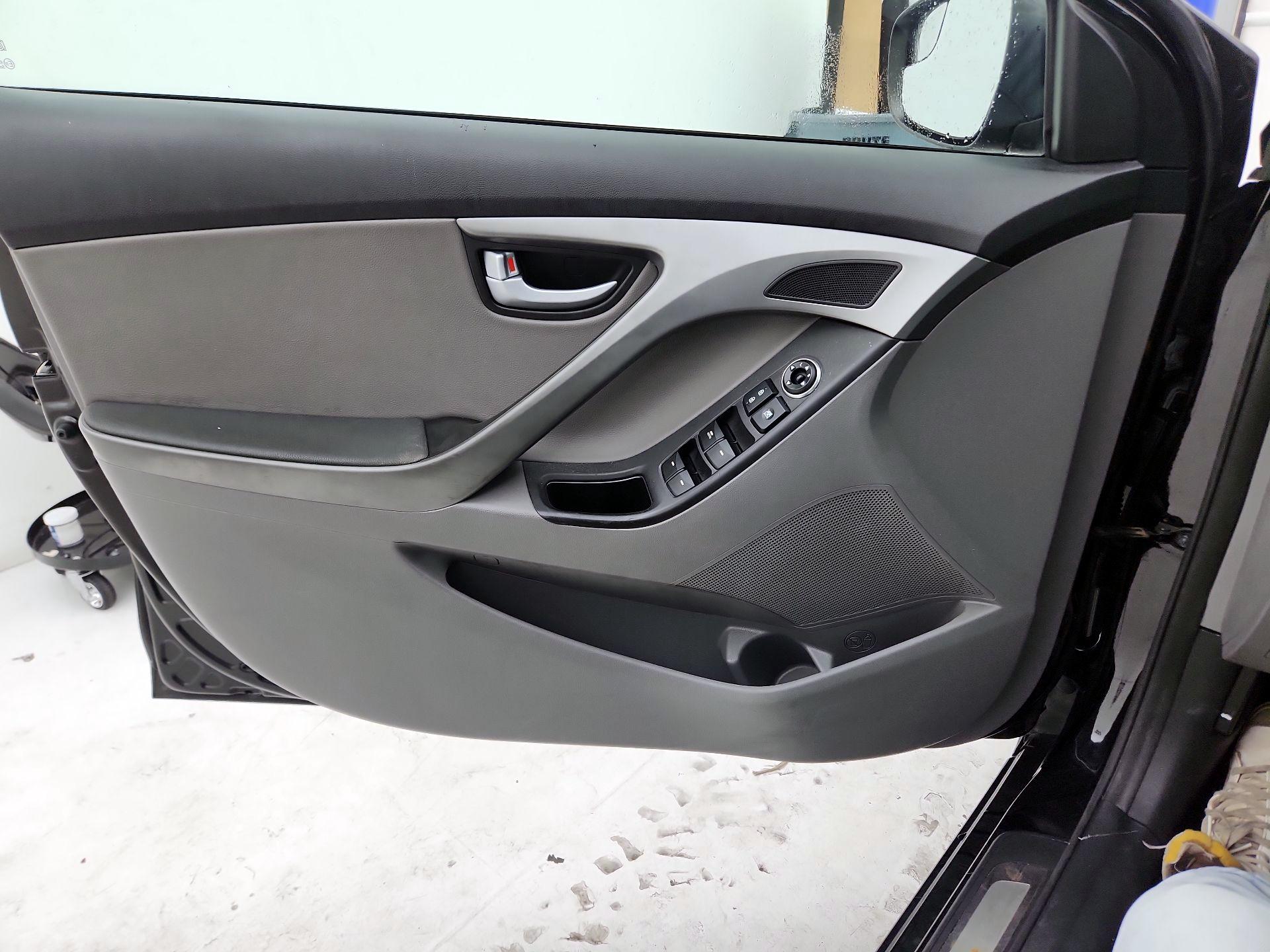 Thumbnail: 2016 Hyundai Elantra - 12