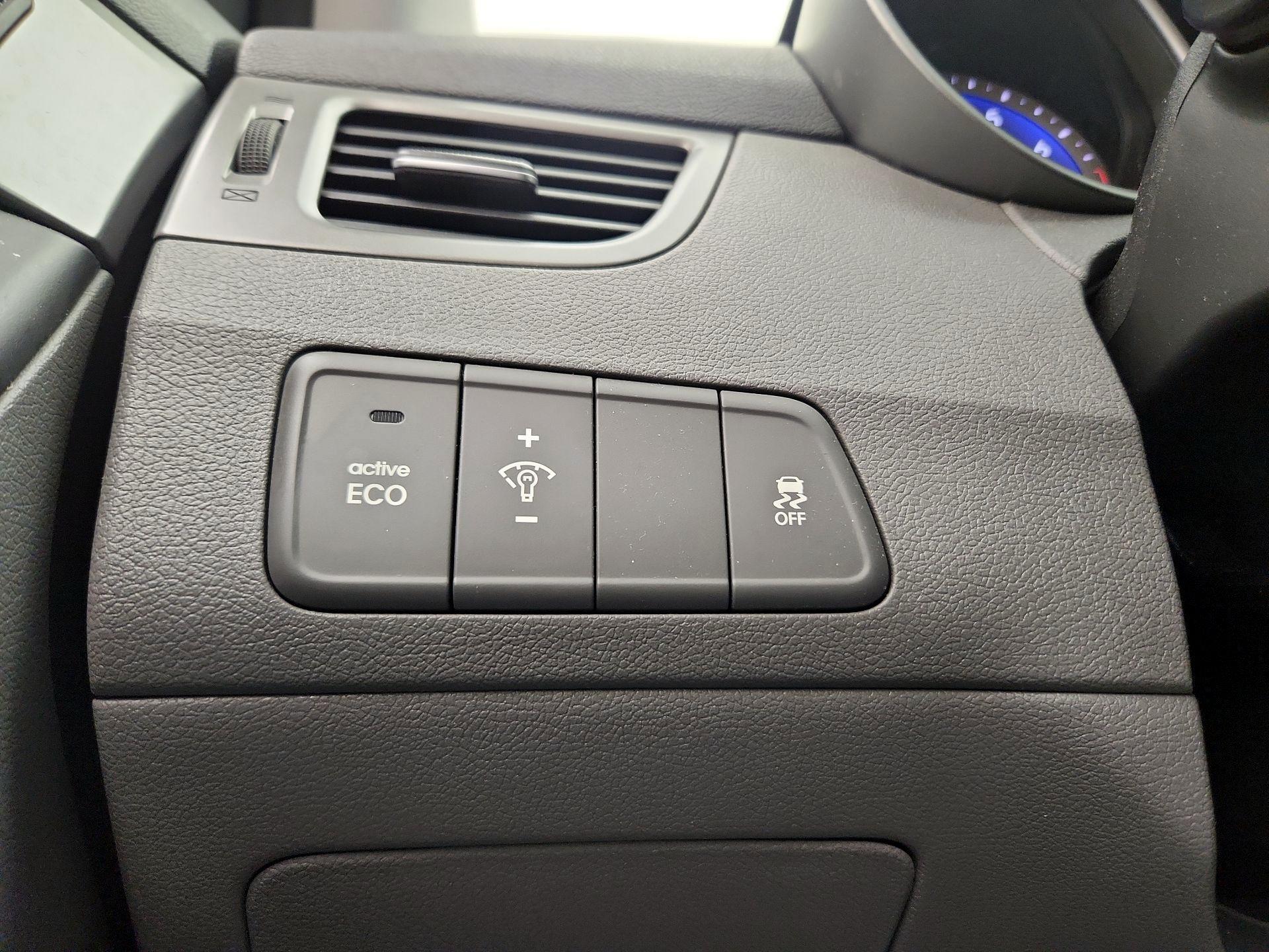 Thumbnail: 2016 Hyundai Elantra - 13