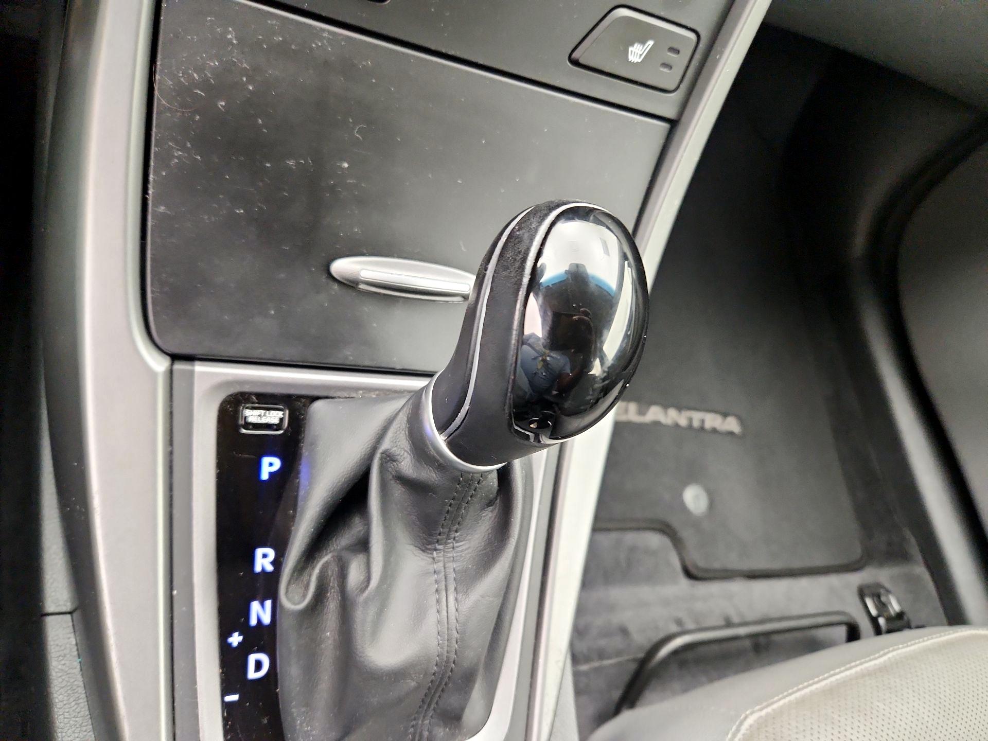 Thumbnail: 2016 Hyundai Elantra - 16