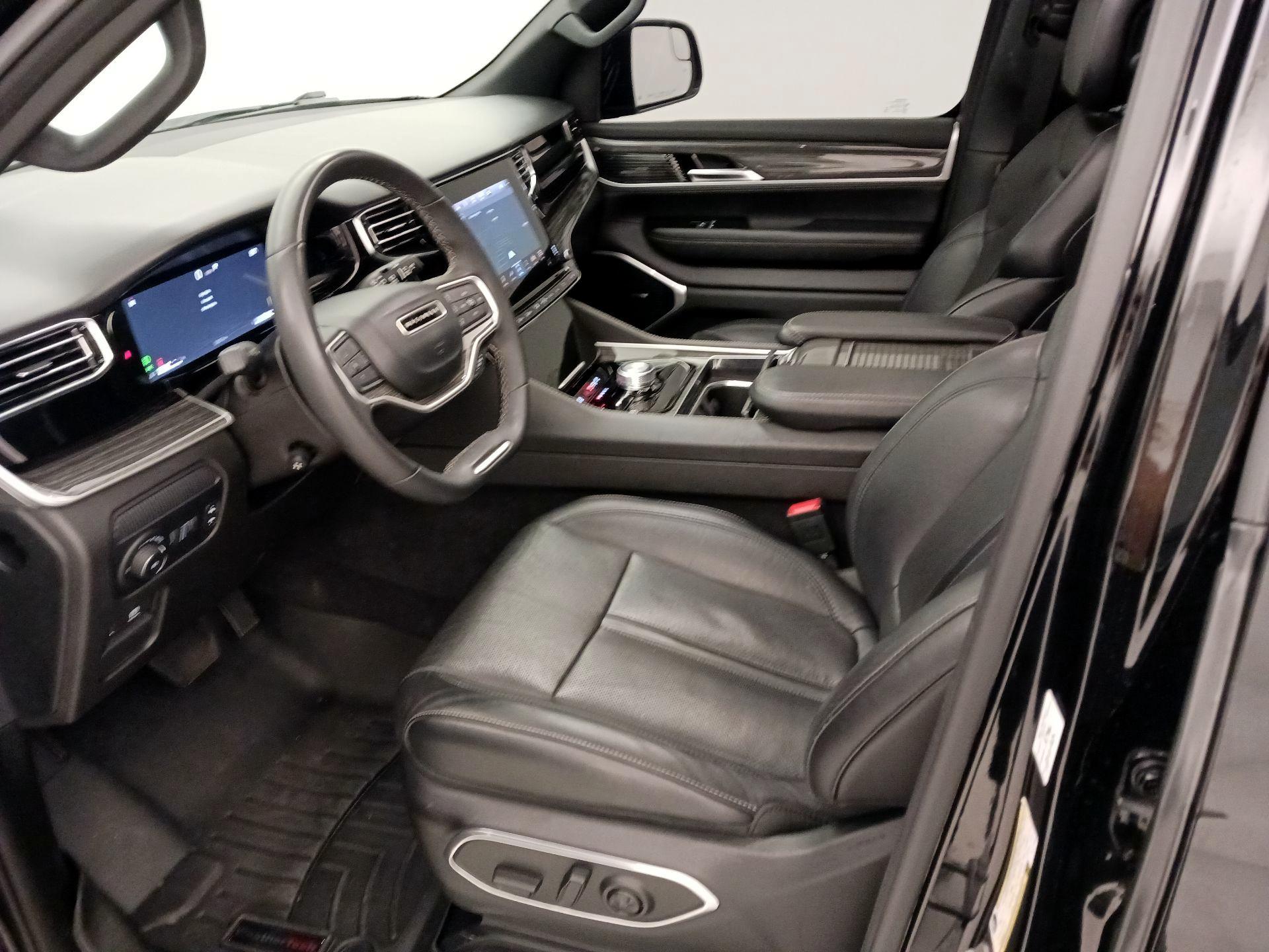 Thumbnail: 2022 Jeep Wagoneer - 11