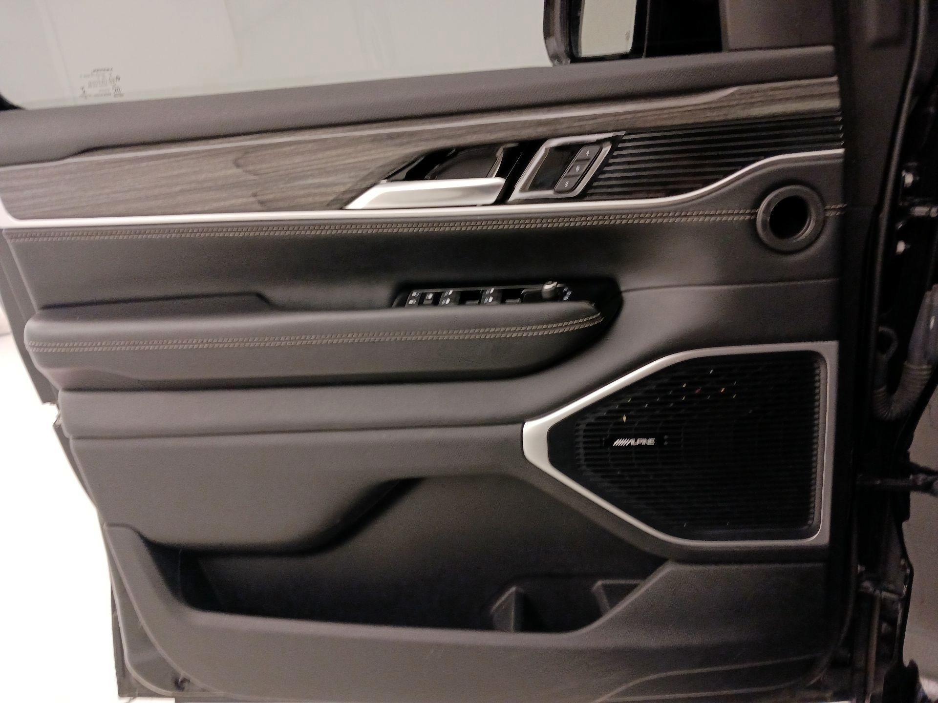 Thumbnail: 2022 Jeep Wagoneer - 12