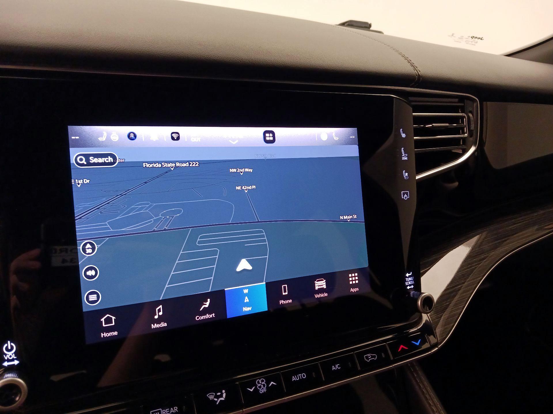 Thumbnail: 2022 Jeep Wagoneer - 14