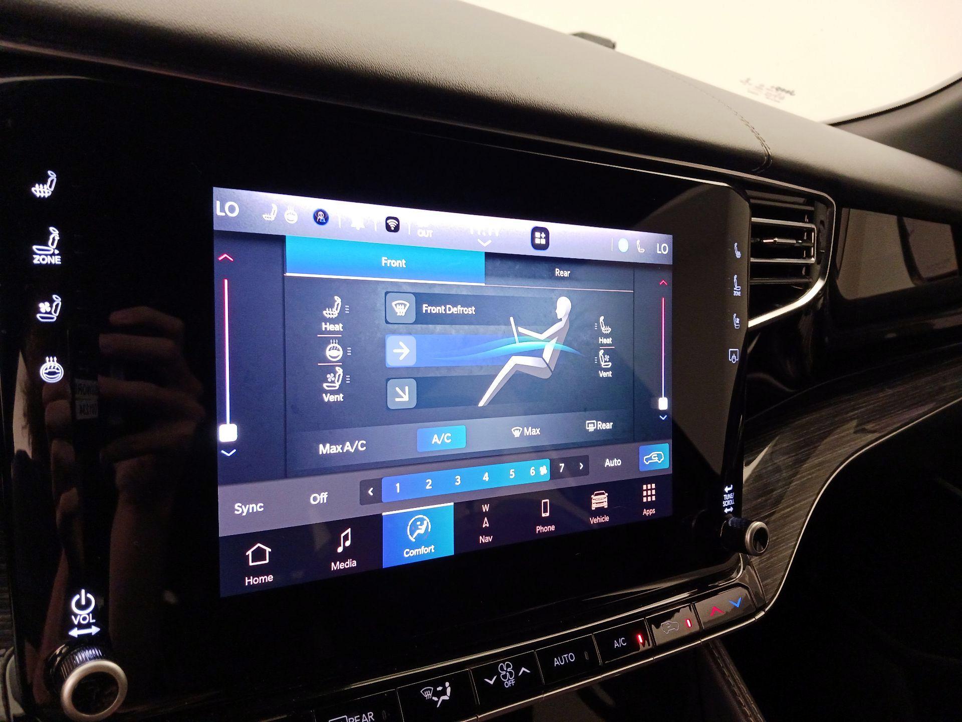 Thumbnail: 2022 Jeep Wagoneer - 17