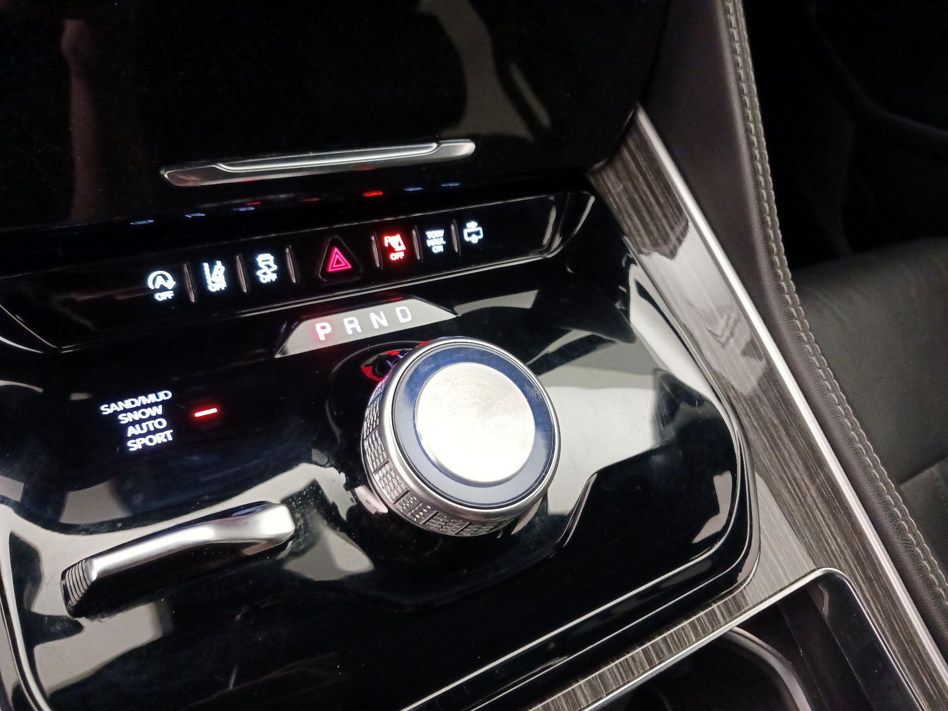 Thumbnail: 2022 Jeep Wagoneer - 18