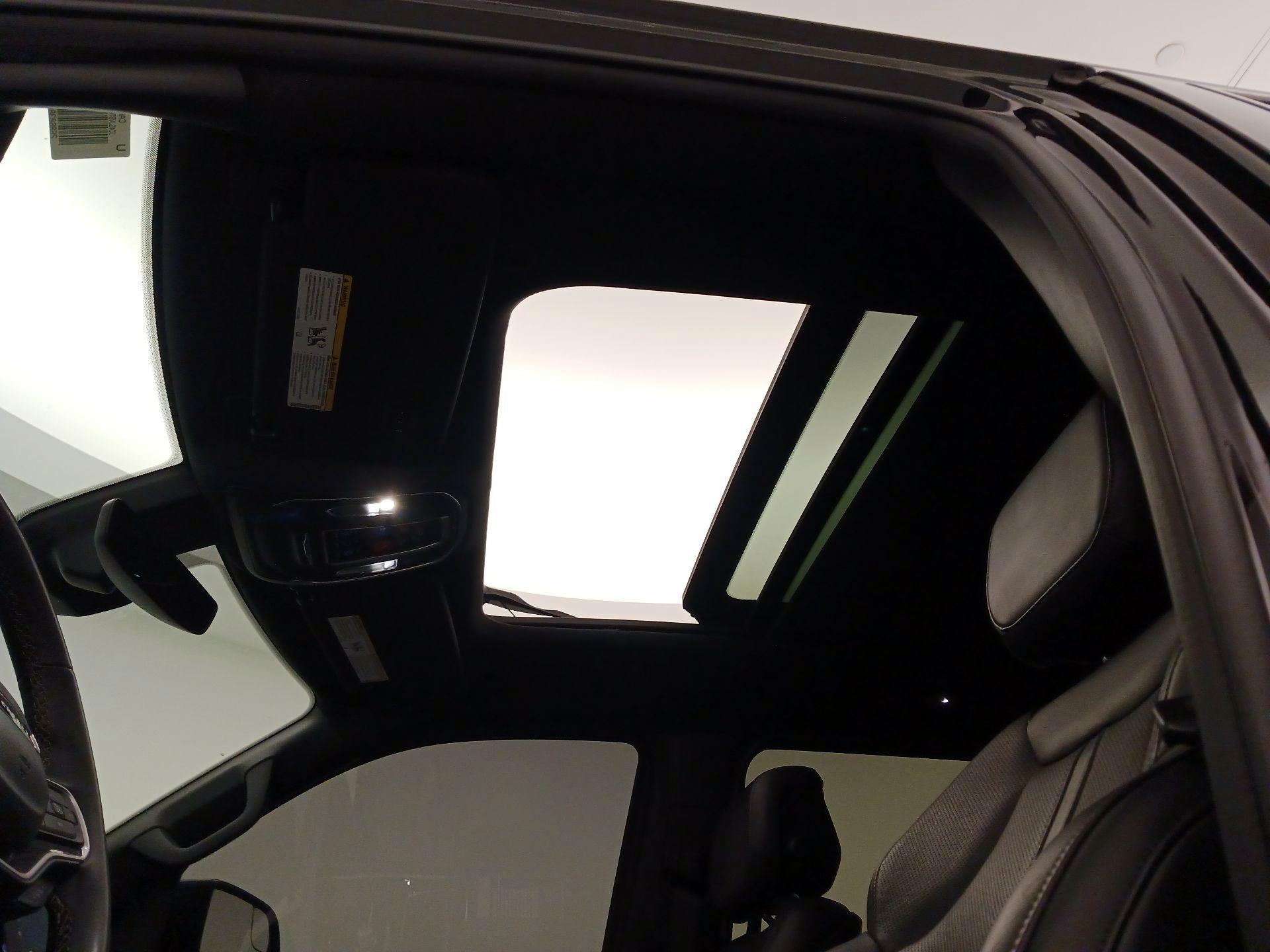 Thumbnail: 2022 Jeep Wagoneer - 20