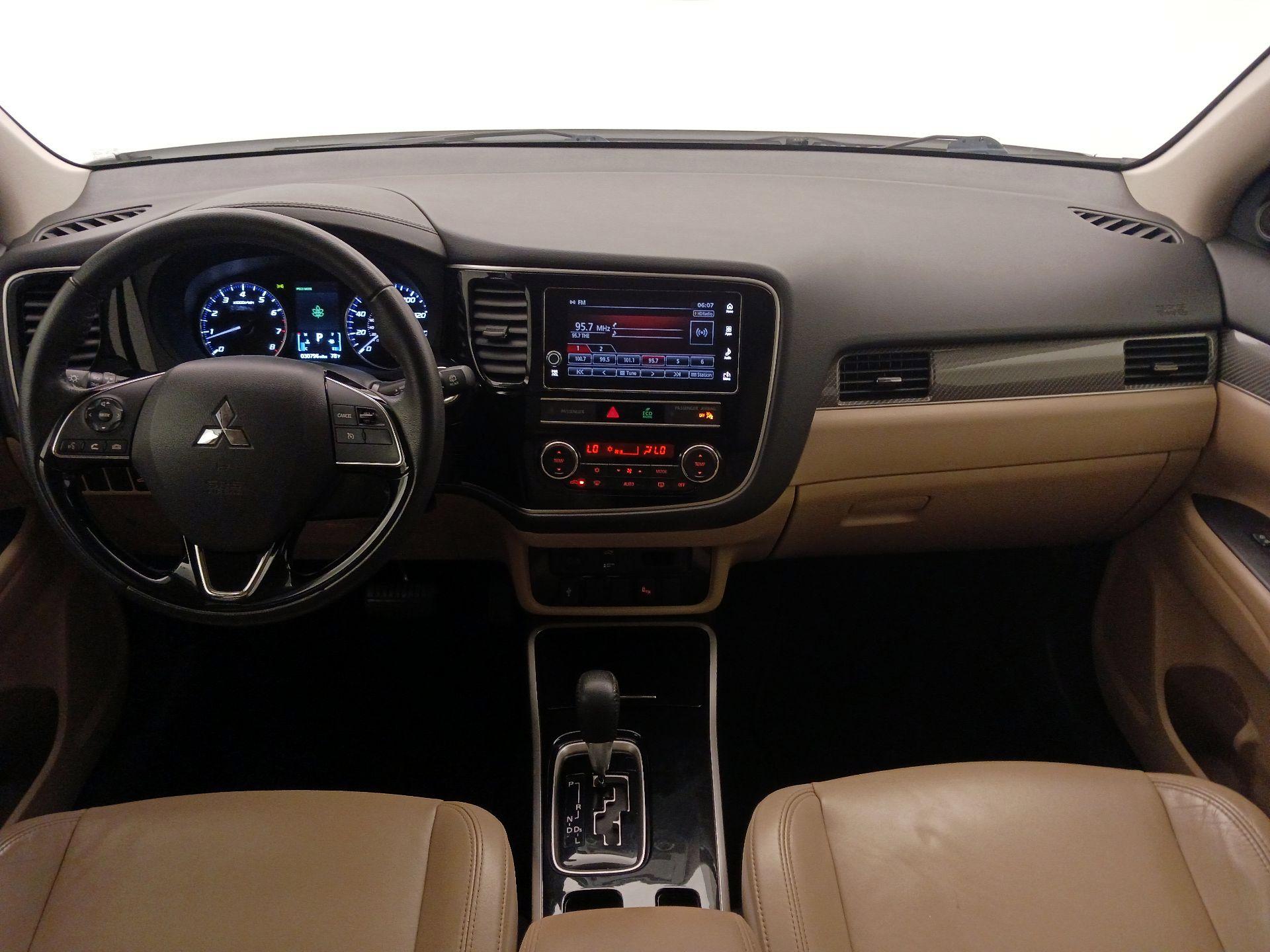 Thumbnail: 2019 Mitsubishi Outlander - 9
