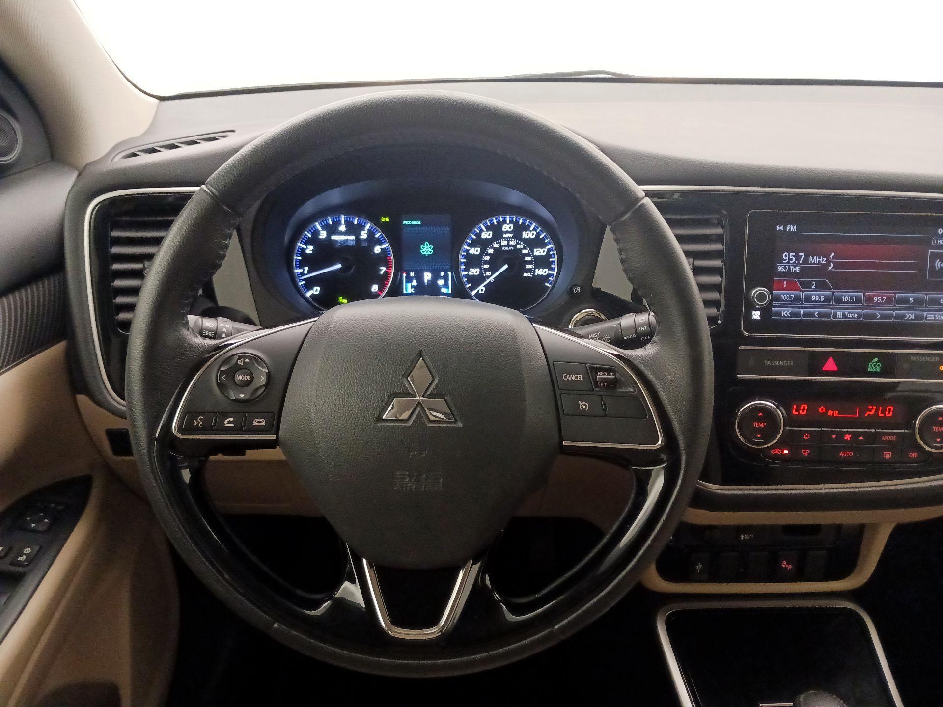 Thumbnail: 2019 Mitsubishi Outlander - 10