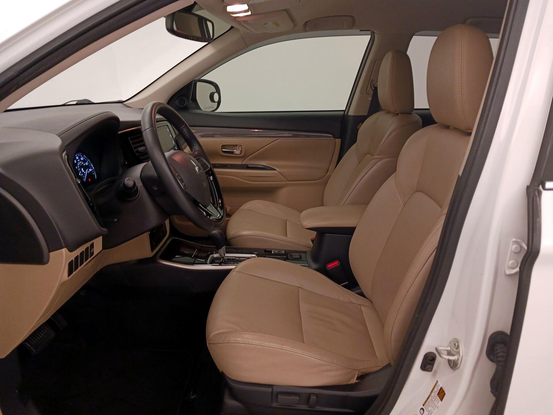 Thumbnail: 2019 Mitsubishi Outlander - 11