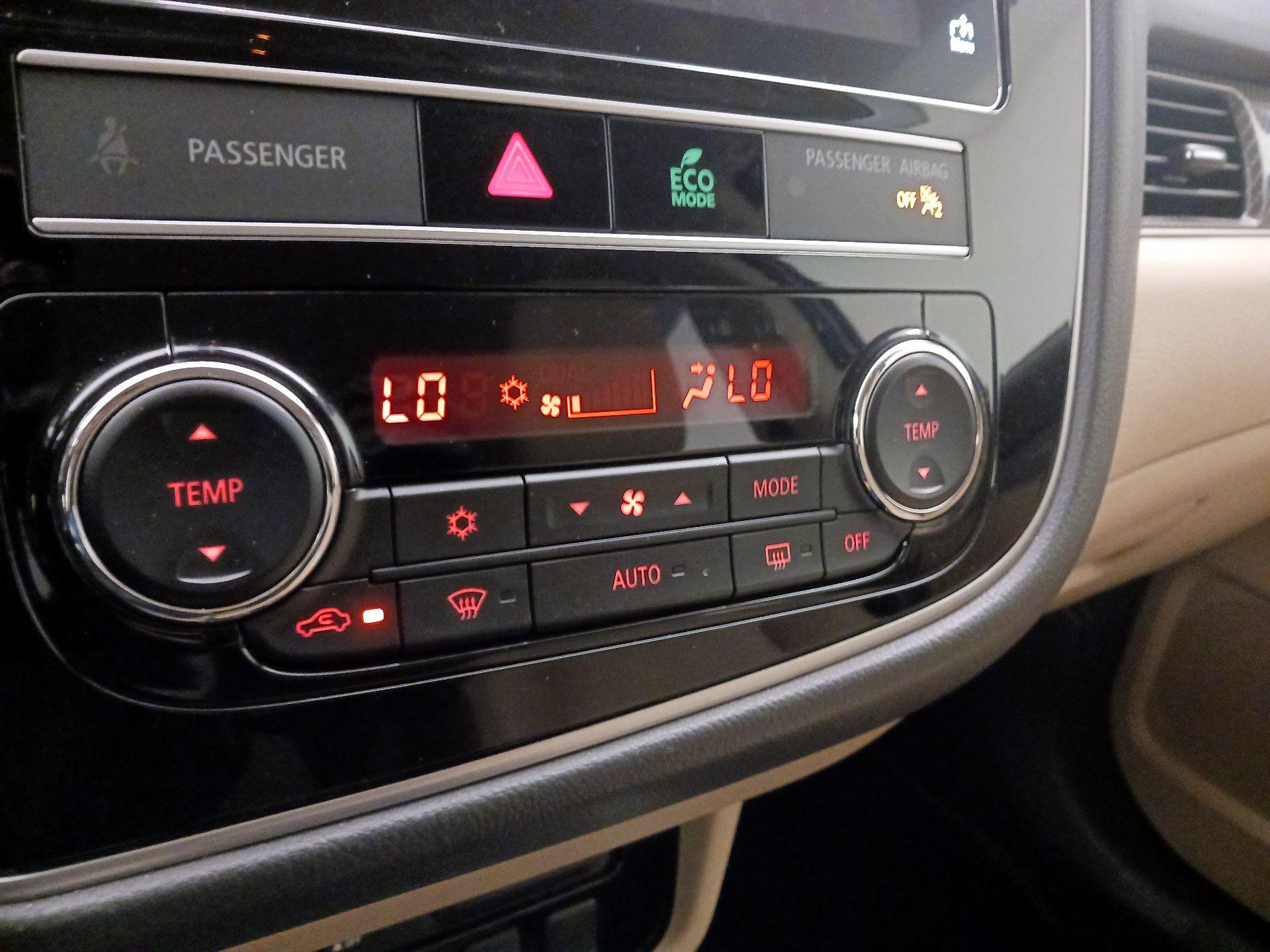 Thumbnail: 2019 Mitsubishi Outlander - 16
