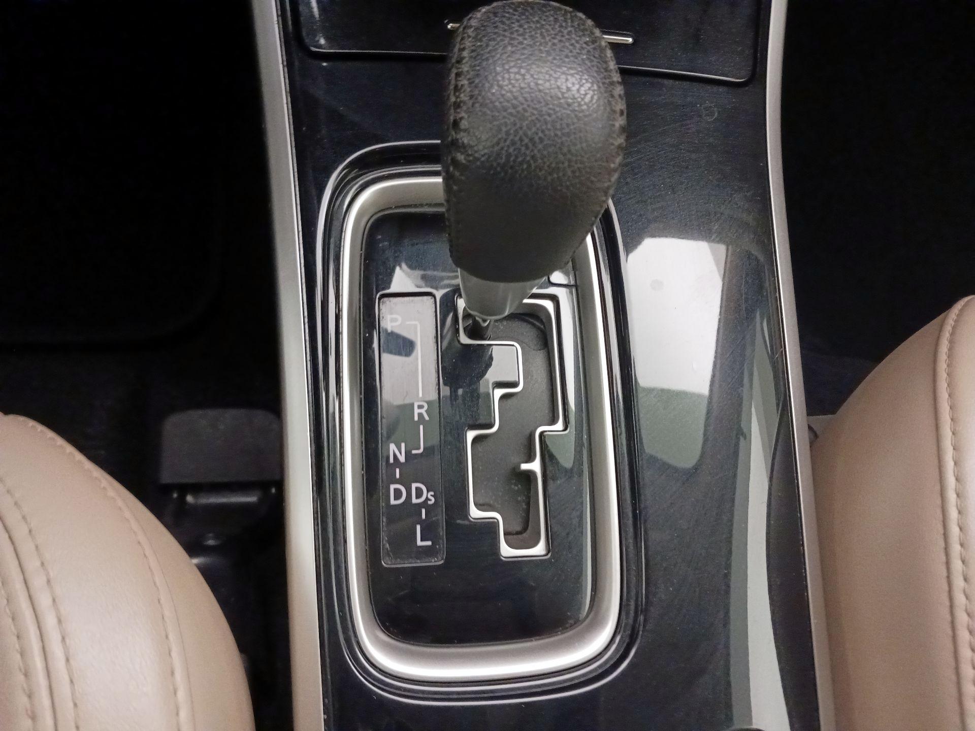 Thumbnail: 2019 Mitsubishi Outlander - 17