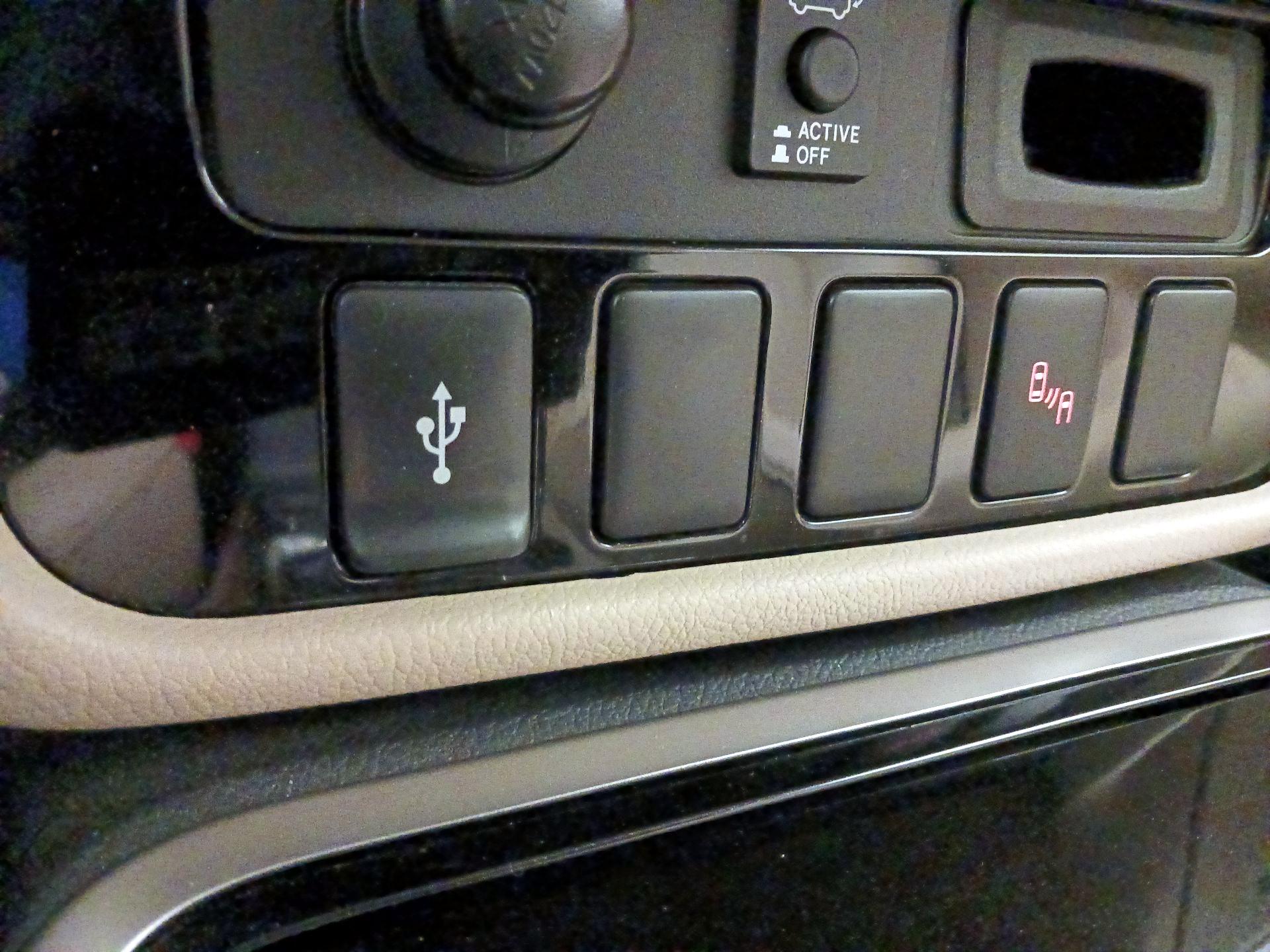 Thumbnail: 2019 Mitsubishi Outlander - 18