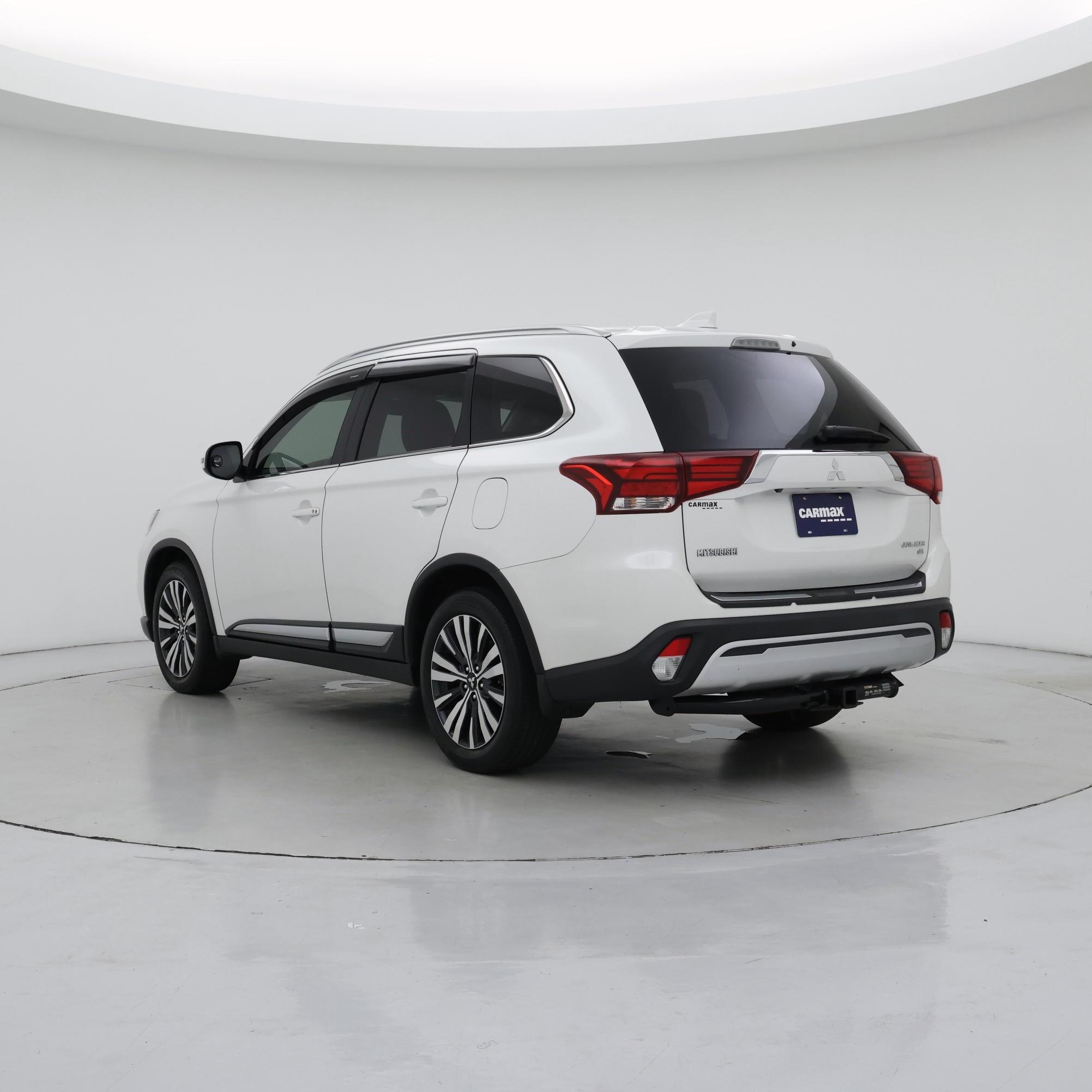 Thumbnail: 2019 Mitsubishi Outlander - 2