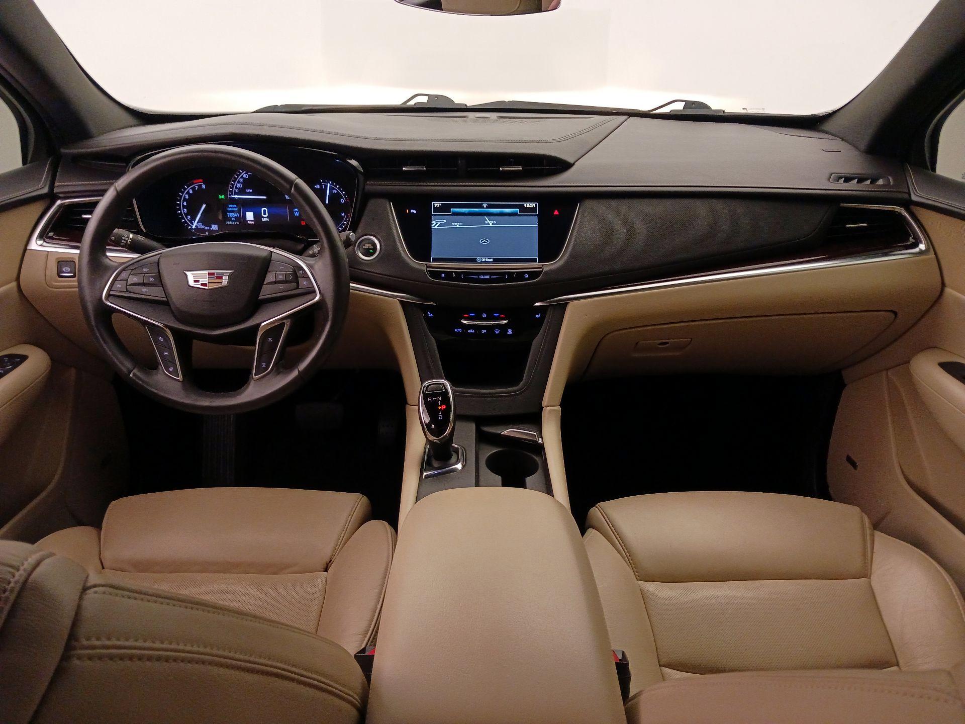 Thumbnail: 2017 Cadillac XT5 - 9