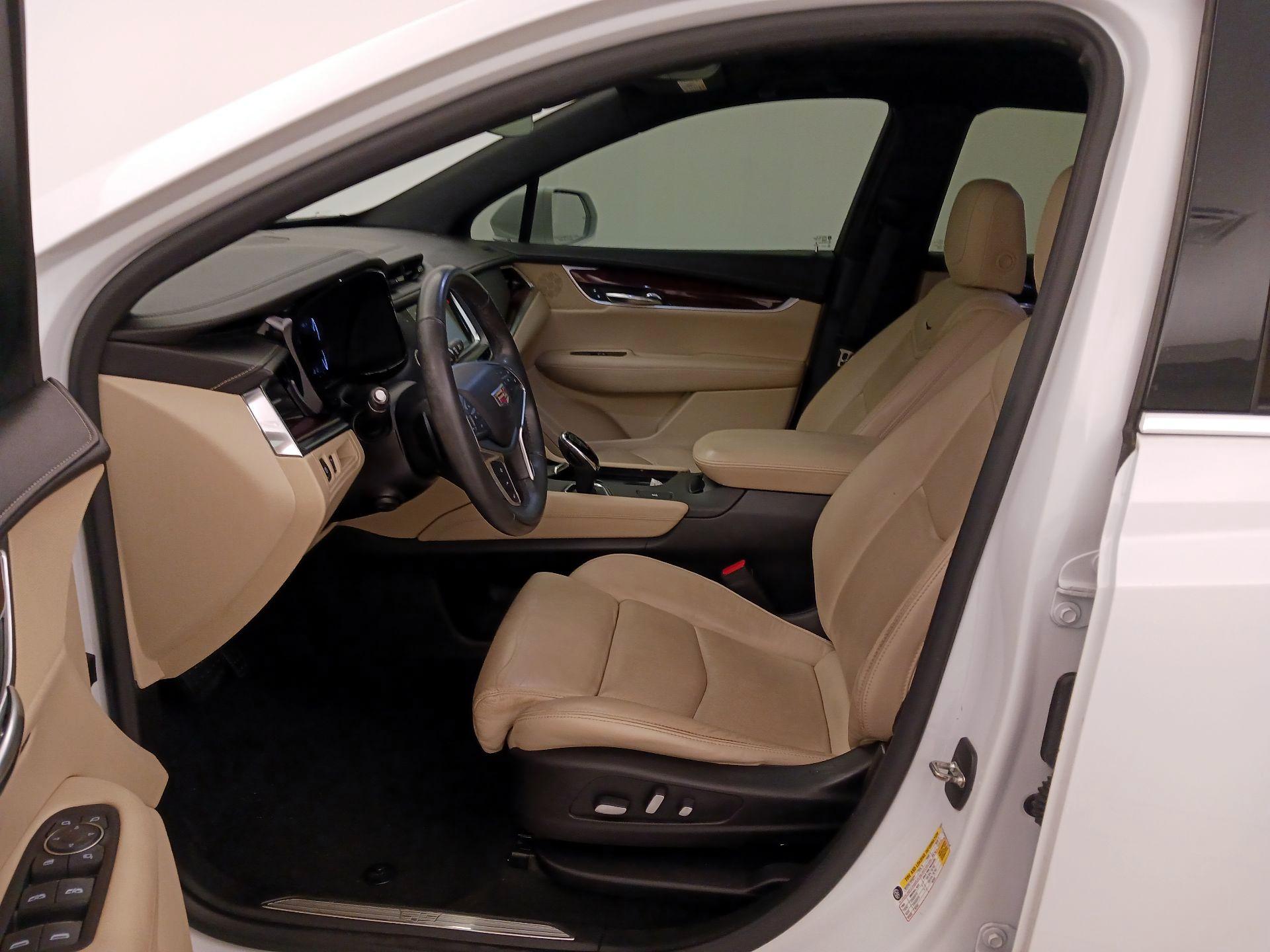 Thumbnail: 2017 Cadillac XT5 - 11