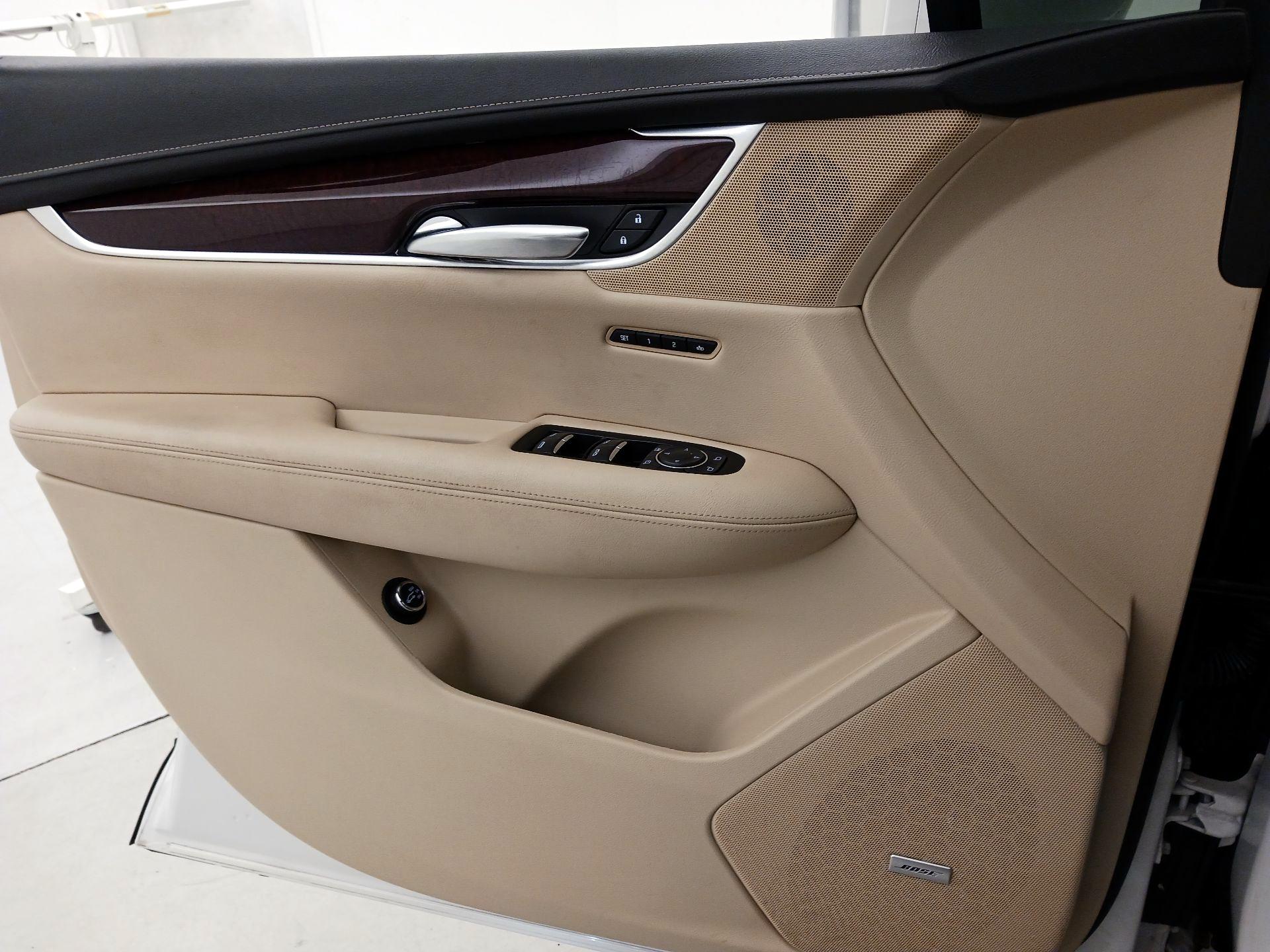 Thumbnail: 2017 Cadillac XT5 - 12