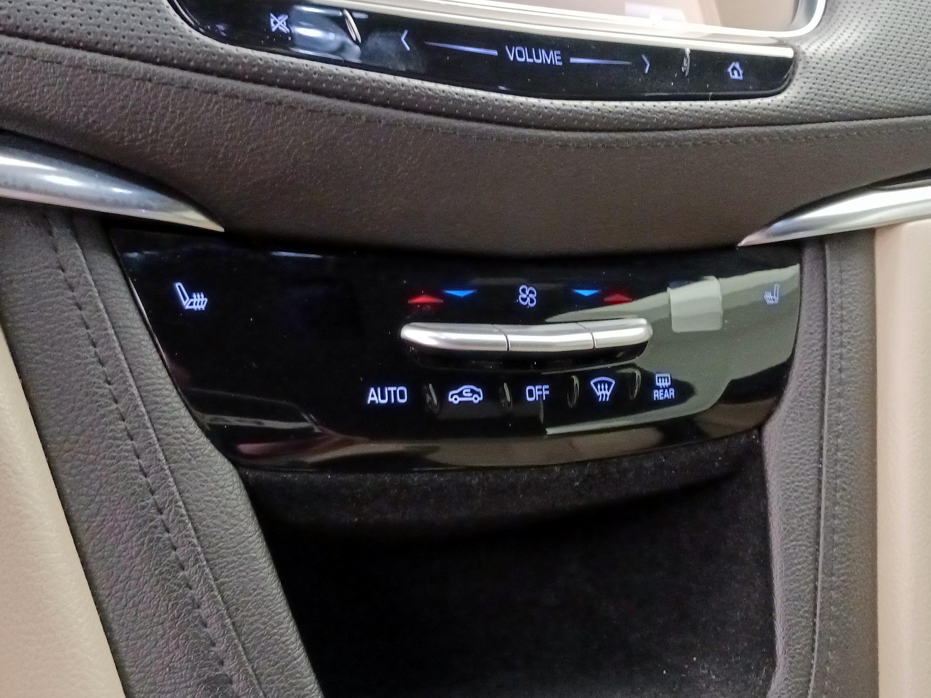 Thumbnail: 2017 Cadillac XT5 - 17