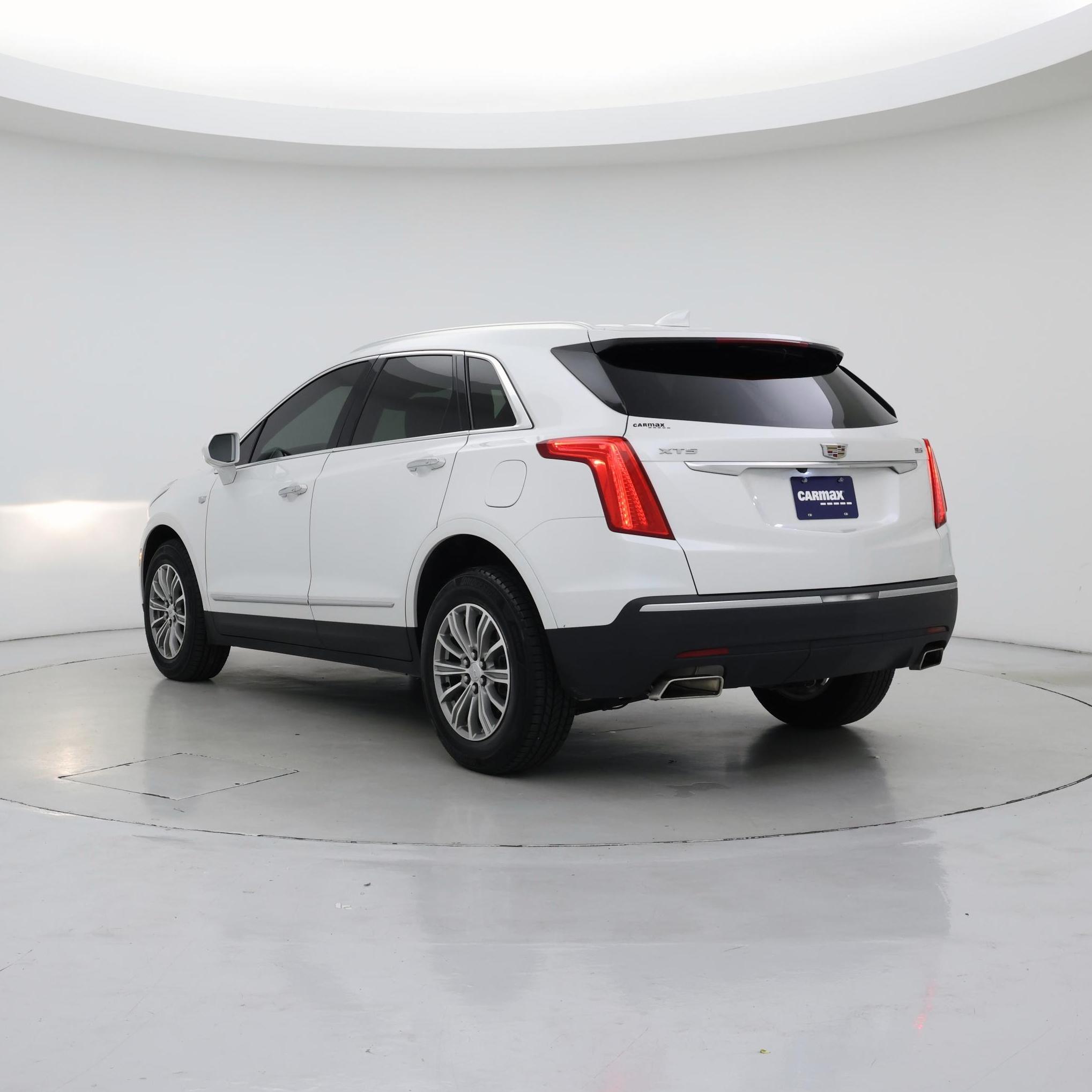 Thumbnail: 2017 Cadillac XT5 - 2