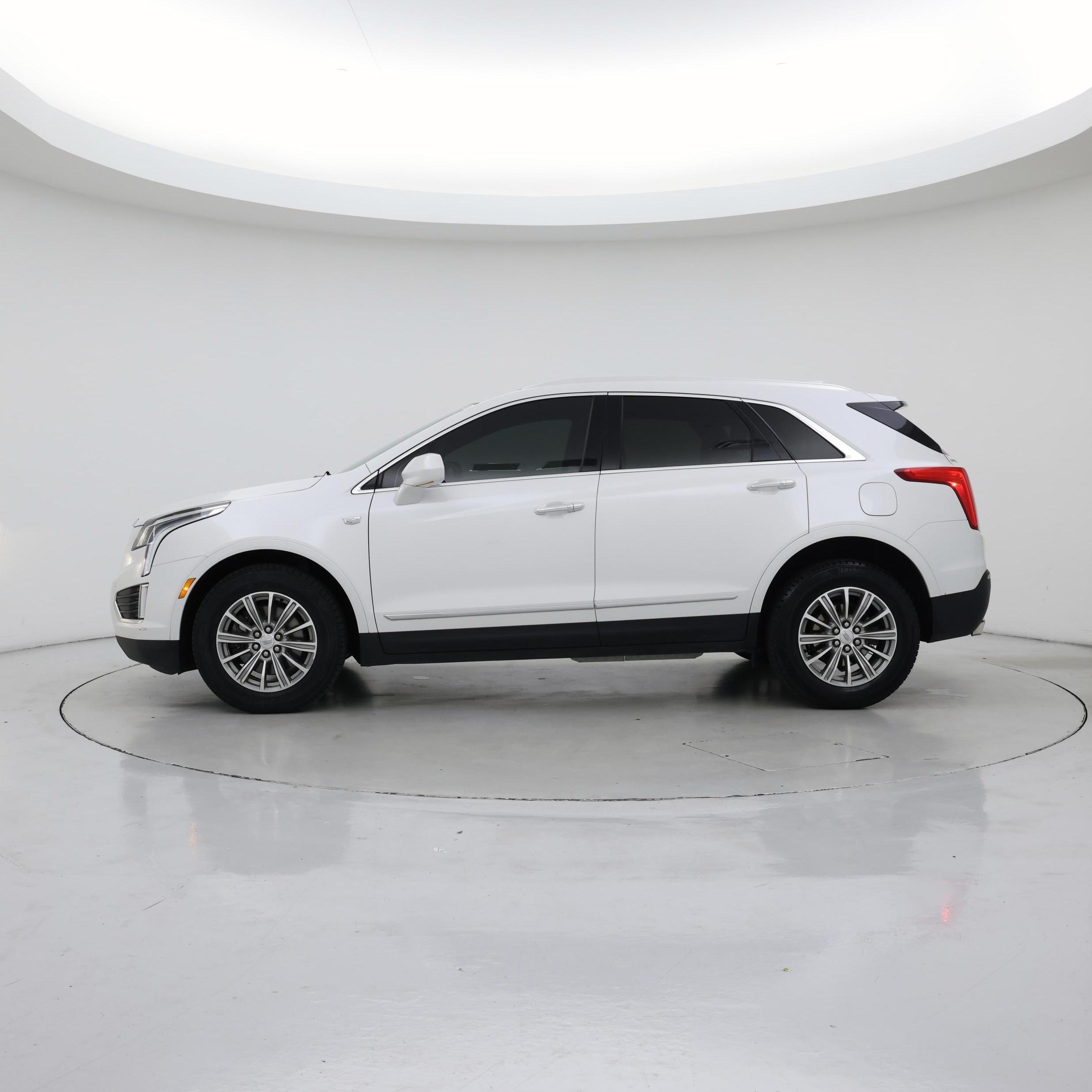 Thumbnail: 2017 Cadillac XT5 - 3