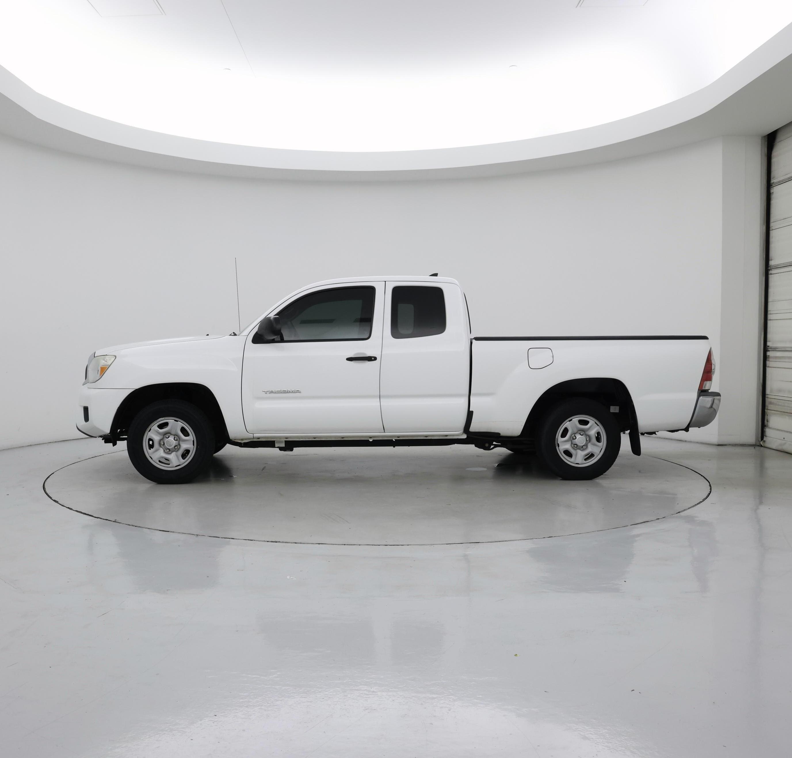 Thumbnail: 2015 Toyota Tacoma - 3