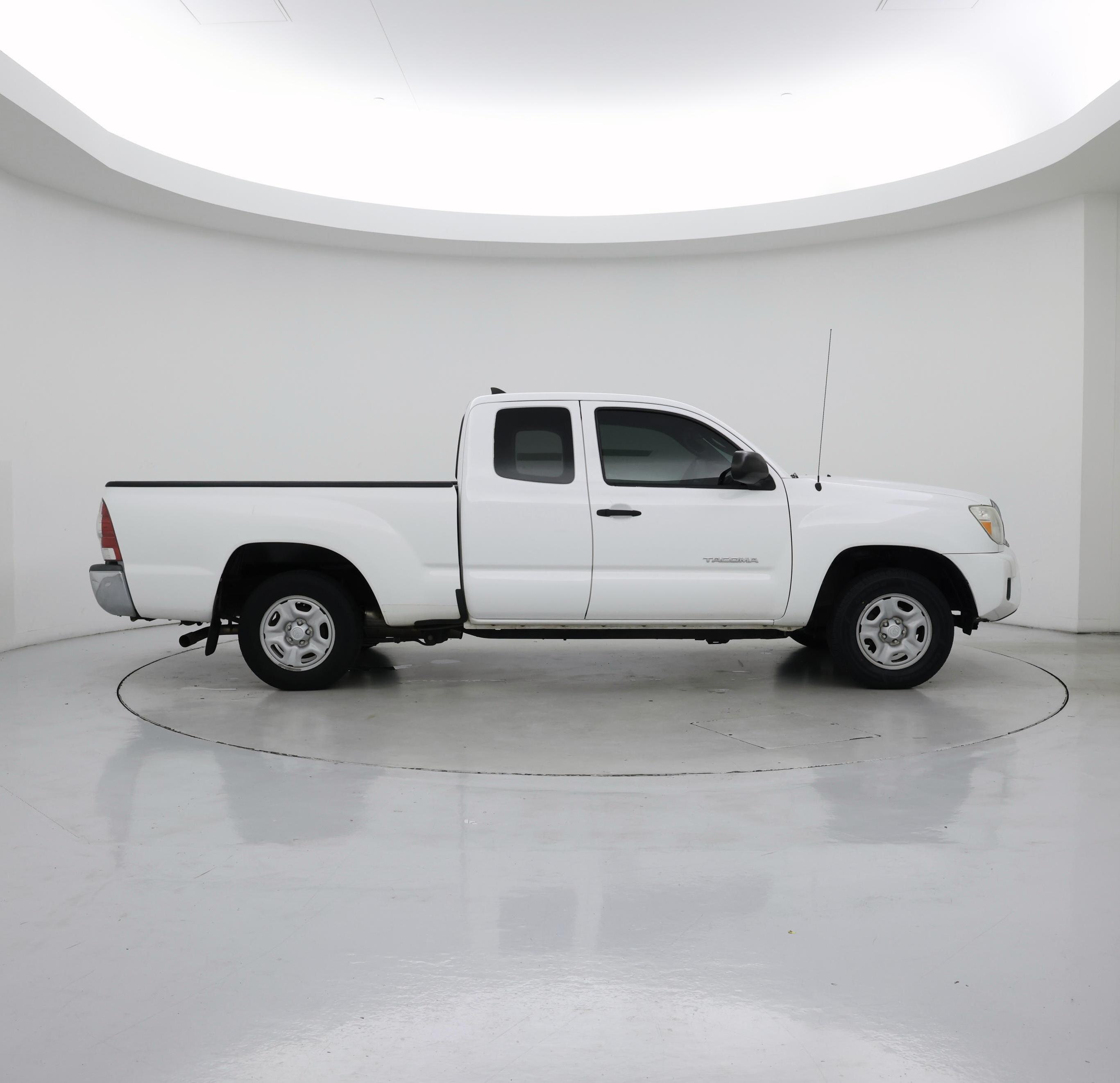 Thumbnail: 2015 Toyota Tacoma - 7